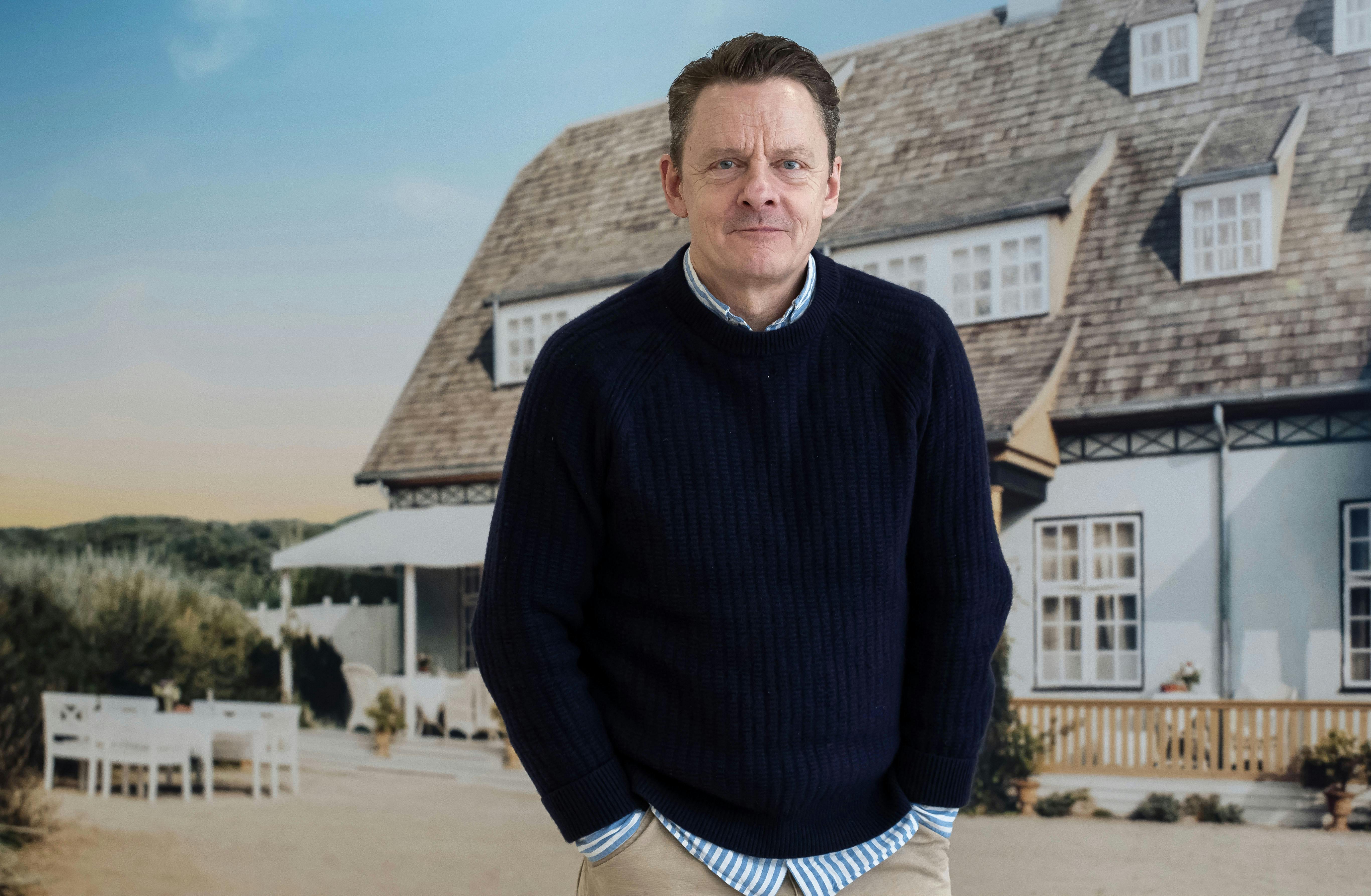 OPGAVE: Pressemøde på sæson 10 af TV 2-serien ”Badehotellet”Her er det Olaf JohannessenSTED: TV 2, Teglholm Alle 16,KbhJOURNALIST: Karina Didriksen, Laura Dalgård,Hansen, Sara Nørgaard og Camilla Maria JohansenFOTOGRAF: Hanne JuulDATO: 20240221