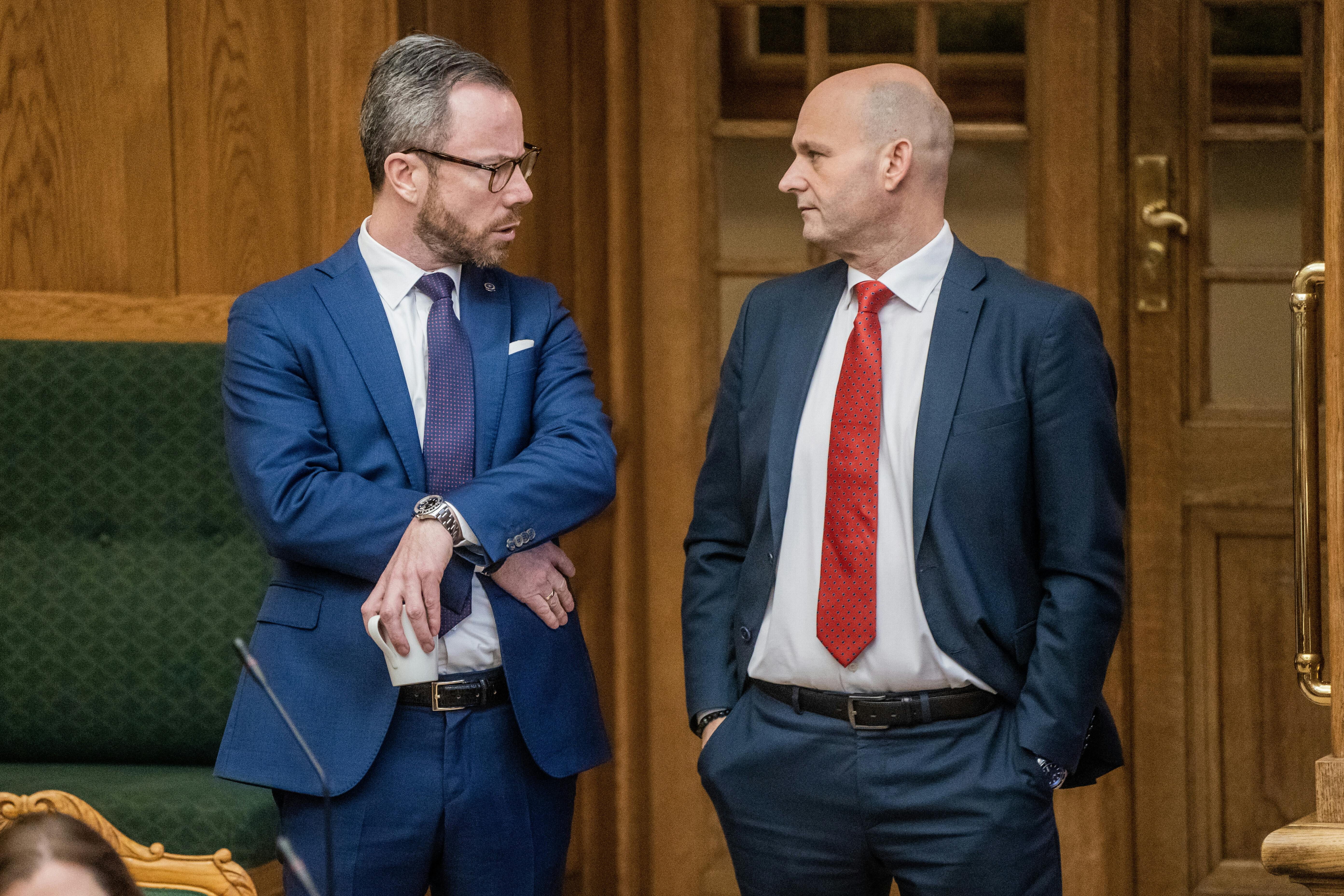 Åbningsdebat i folketinget. Møde i Folketingssalen på Christiansborg, torsdag den 19. januar 2023. Debat om statsministerens redegørelse fra tirsdag. Vicestatsminister og forsvarsminister Jakob Ellemann-Jensen (V) og Konservative Folkepartis formand Søren Pape Poulsen (C).