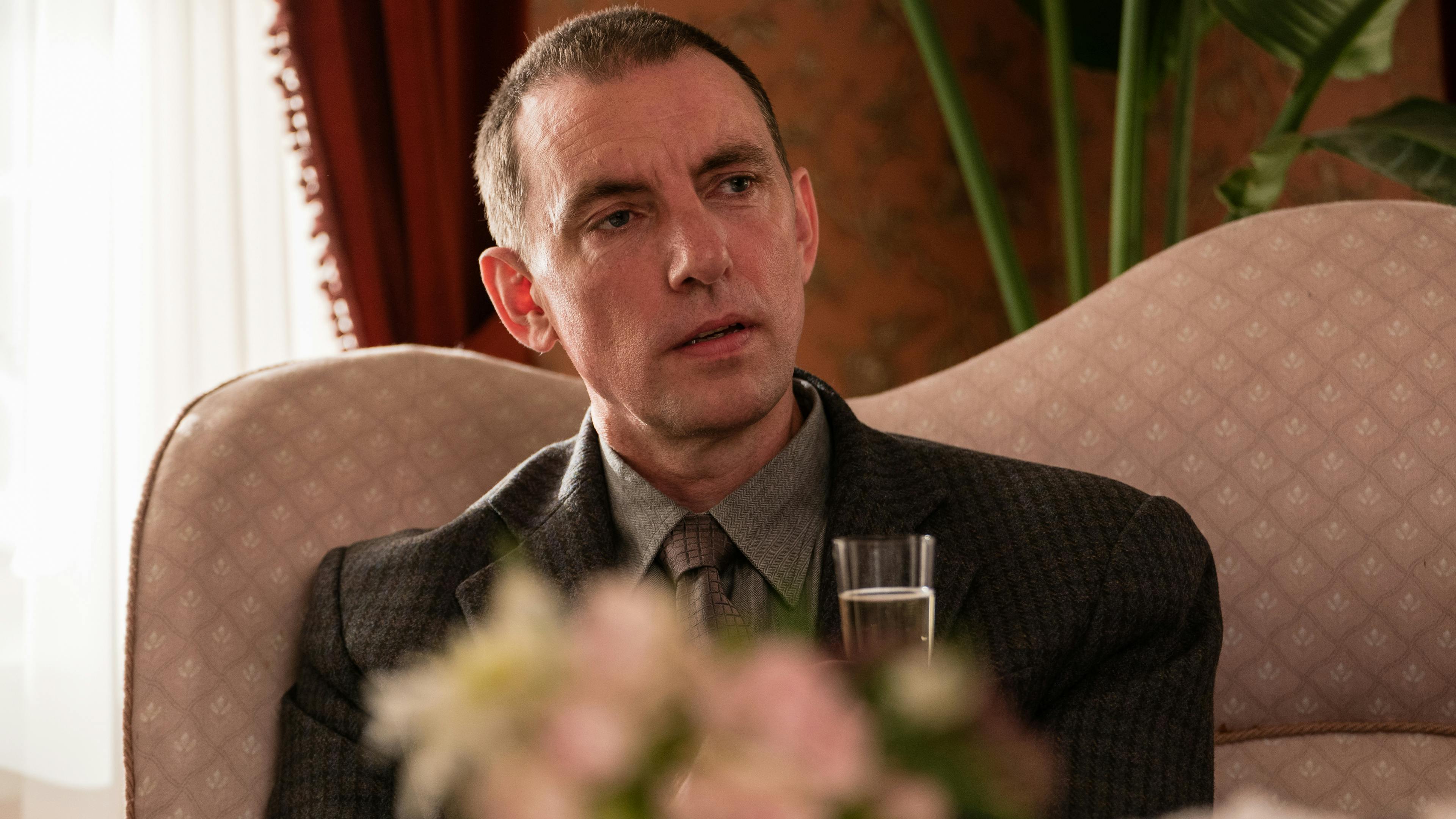 Badehotellet sæson 9 sæson IXGrev Ditmar (Mads Wille) i 'Badehotellet' sæson 9.