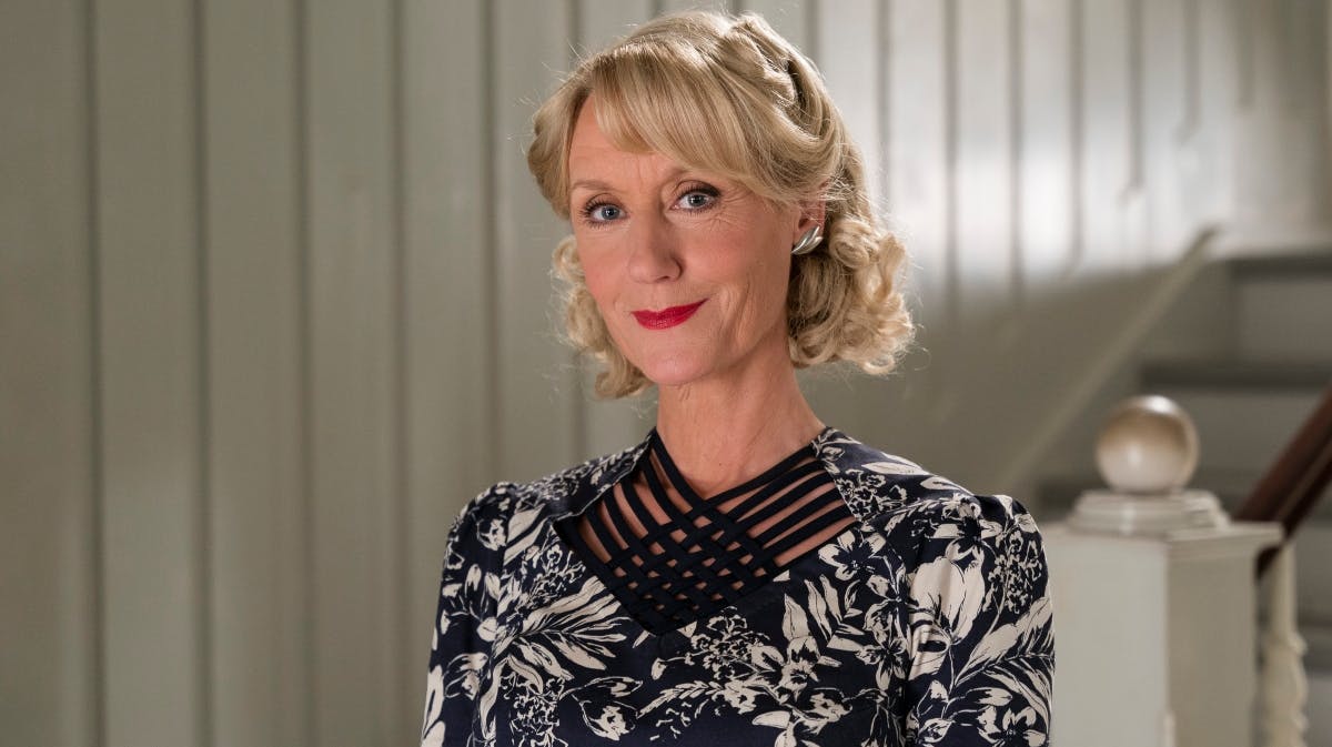 Anette Støvelbæk som Alice Frigh i "Badehotellet". 