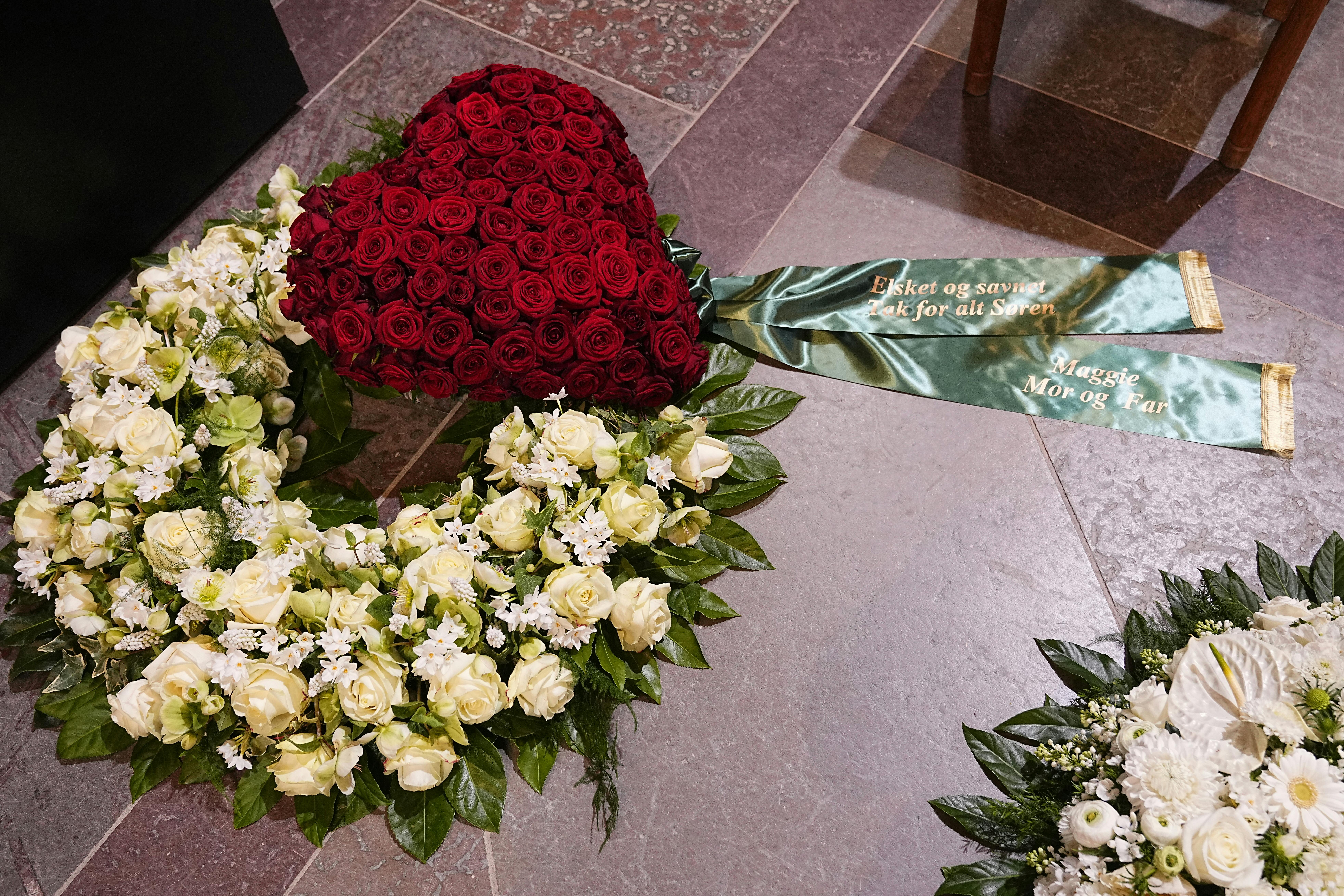 De Konservatives afdøde formand Søren Pape Poulsen bisættes fra Viborg Domkirke lørdag den 9. marts 2024. Pape, som var tidligere borgmester i Viborg, døde i en alder af 52 år efter en hjerneblødning.