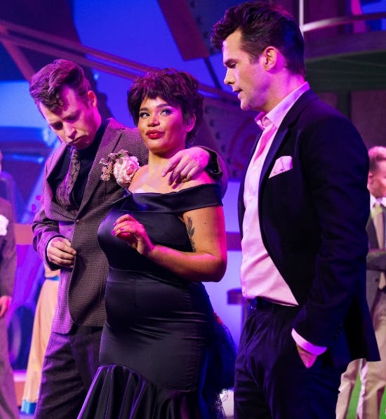 Joakim Lind Graee Tranberg, Lea Thiim Harder og Silas Holst i musicalen "Grease".