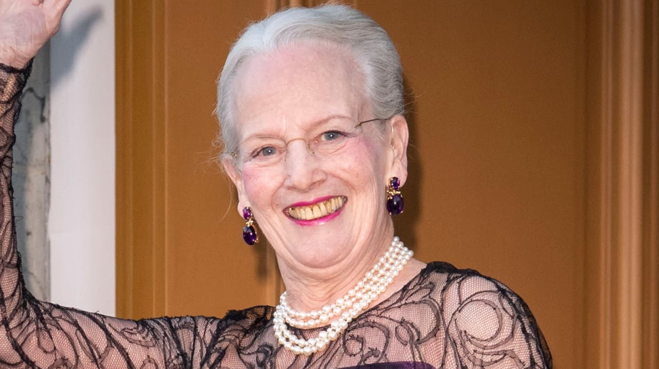 Dronning Margrethe bar også ametyst-øreringene til prinsesse Benediktes 75-års fødselsdag i 2019.