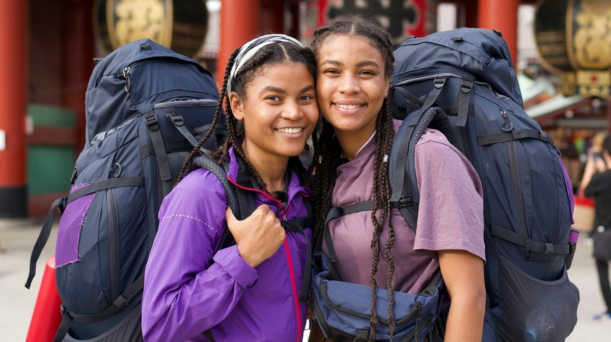 Tea, tv, og Tilde, th, fra "Først til verdens ende". 