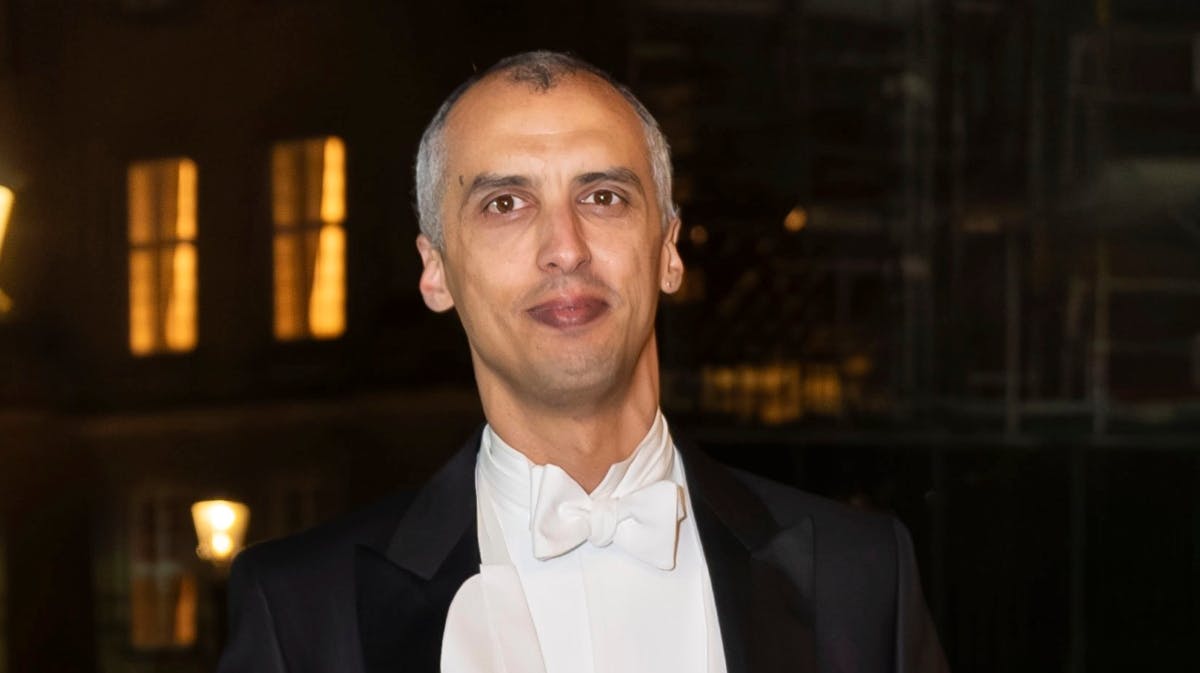 Børne- og undervisningsminister Mattias Tesfaye ved ankomsten til Statsrådsmiddagen. 