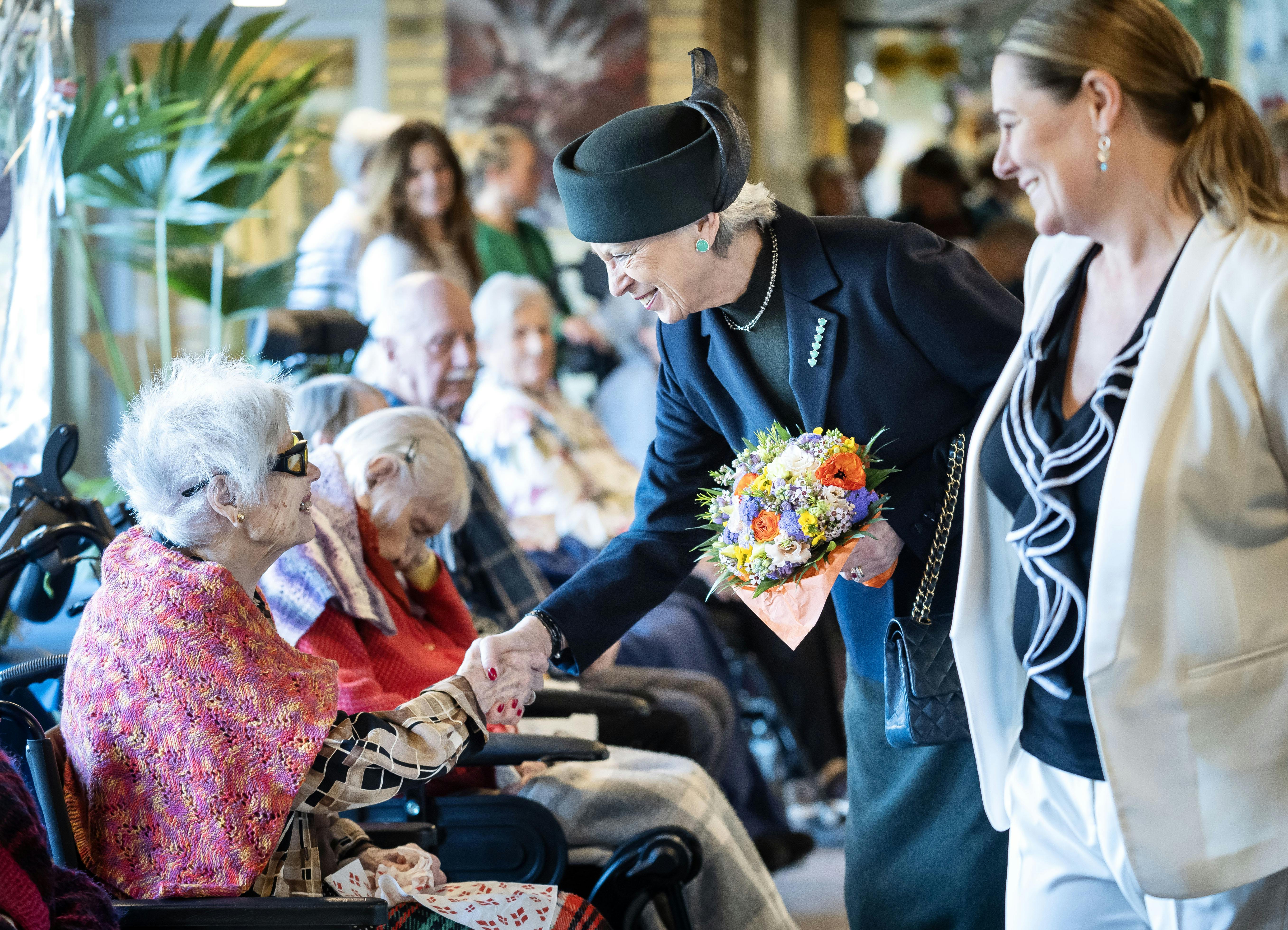 OPGAVE: H.K.H. Prinsesse Benedikte deltager i Dansk Blindesamfund Solgavens 50-års fødselsdagSTED: Solgaven, Skovbakken 126, FarumJOURNALIST: Laura Dalgård HansenFOTOGRAF: Hanne JuulDATO: 202403019