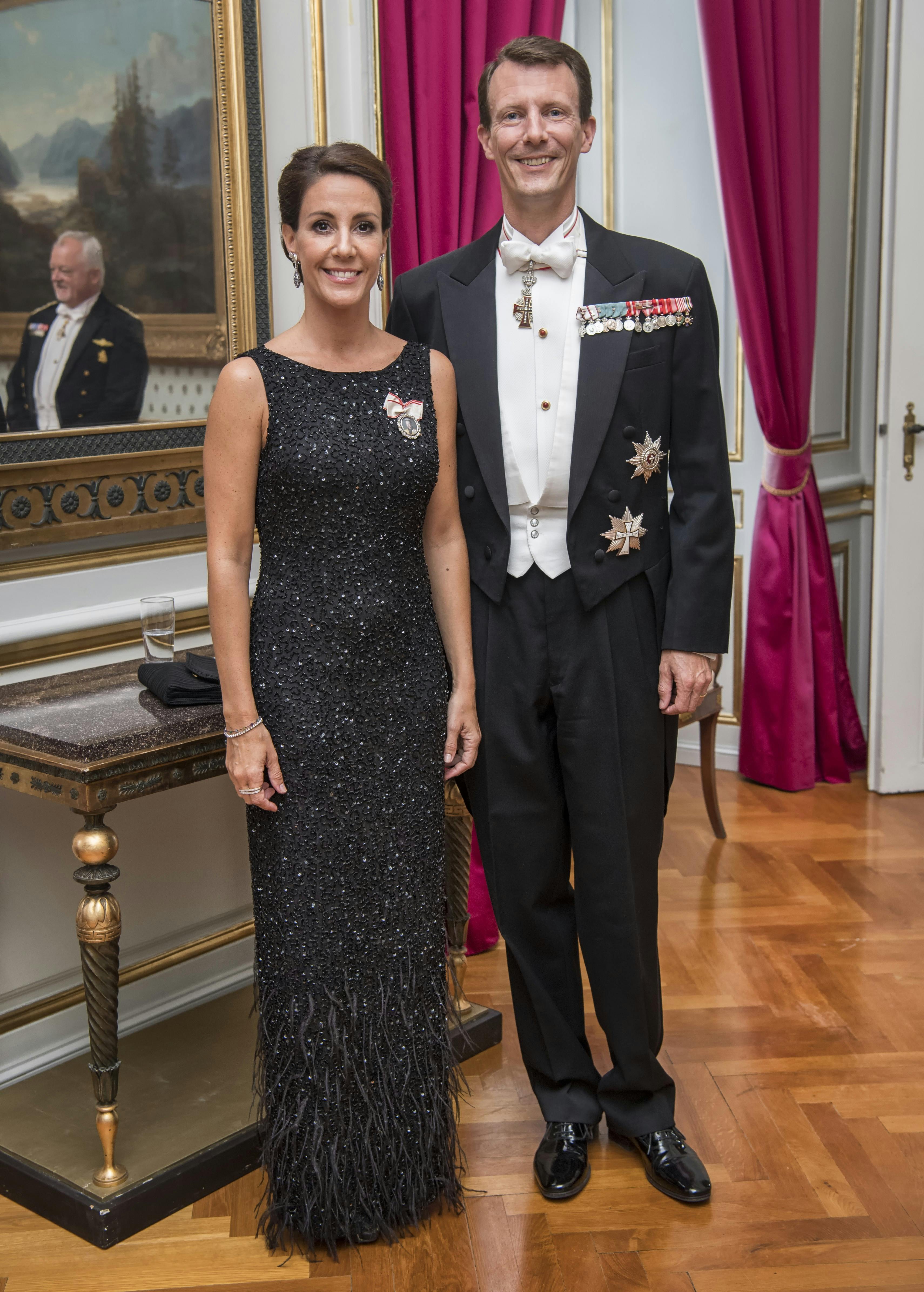 Prins Joachim afholder som protektor sammen med prinsesse Marie en Goodwill Ambassadors' gallamiddag i anledning af korpsets 20-års jubilæum i Christian VIII's Palæ på Amalienborg Slot. Copenhagen Goodwill Ambassador Corps har til opgave at fremme København på verdensplan og giver hjælp til netværk, branding og ekspertise til lokale projekter, der skaber arbejdspladser i Region Hovedstaden. Prinsesse Marie er i en sort pailletbesat kjole med bådudskæring. 