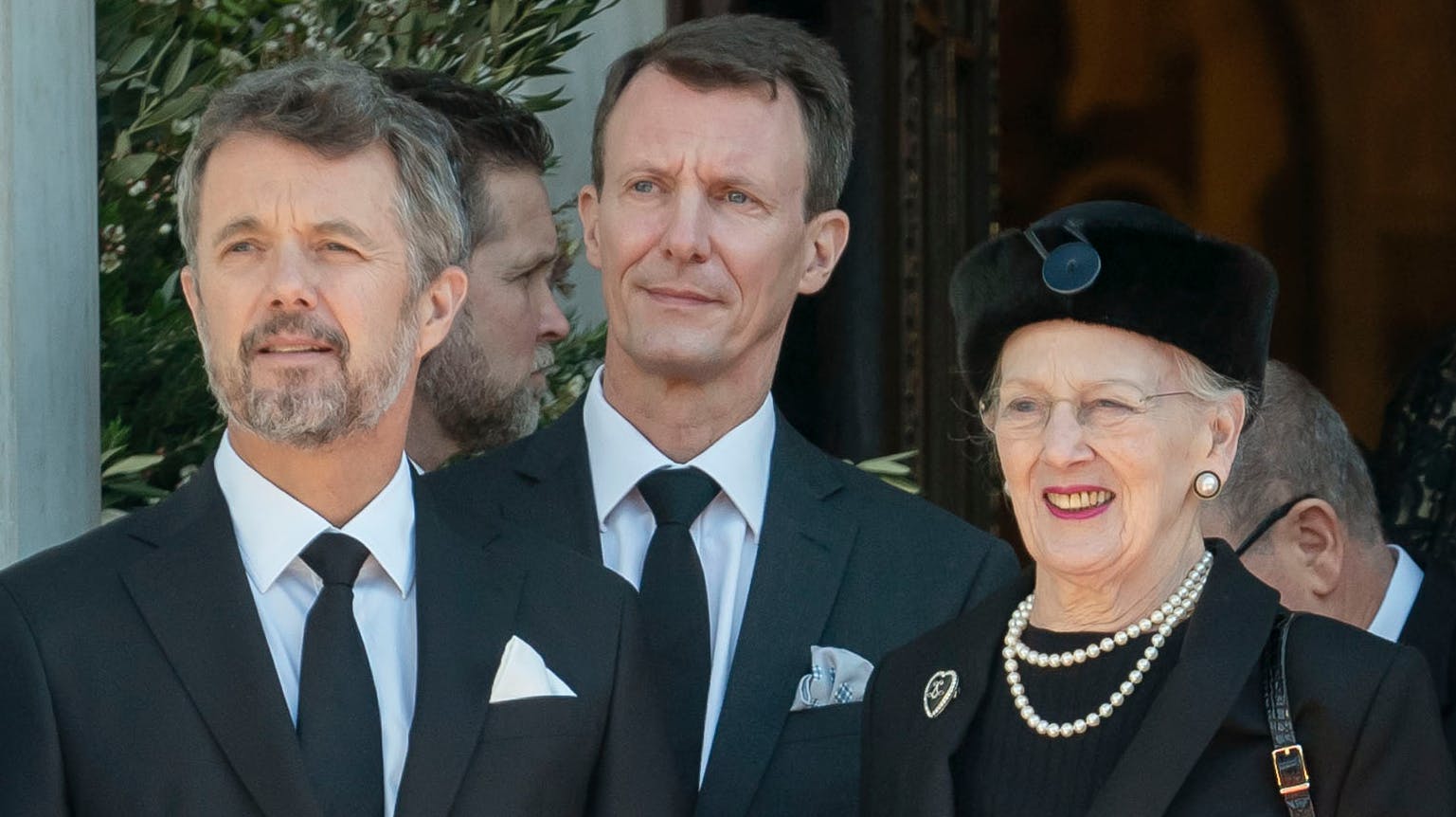 Kong Frederik, prins Joachim og dronning Margrethe.&nbsp;