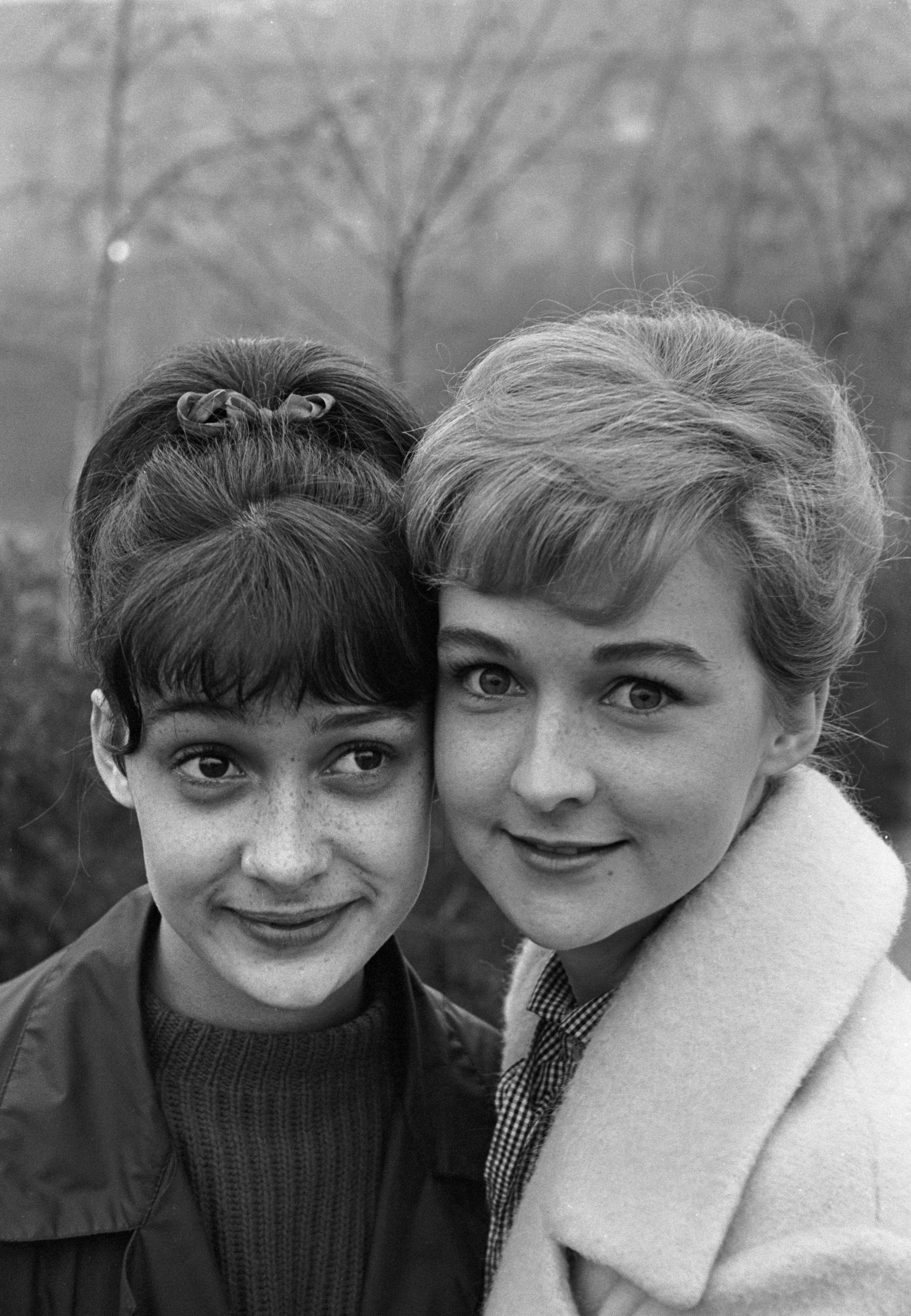 Den danske skuespillerinde Rudi Hansen (t.h.) ses her sammen med sin lillesøster sangerinden Annisette Hansen.; The Danish actress Rudi Hansen ( right) and her sister singer Annisette Hansen .;