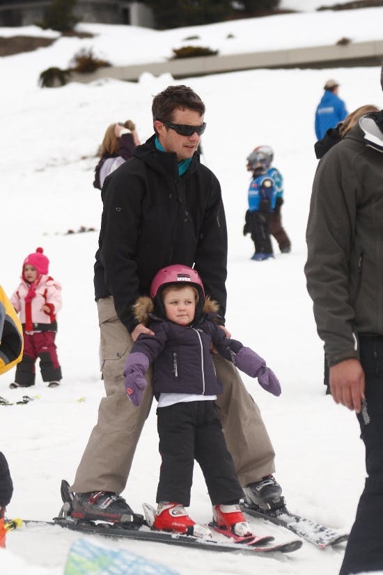 Prinsesse Isabella på skiskole med Frederik