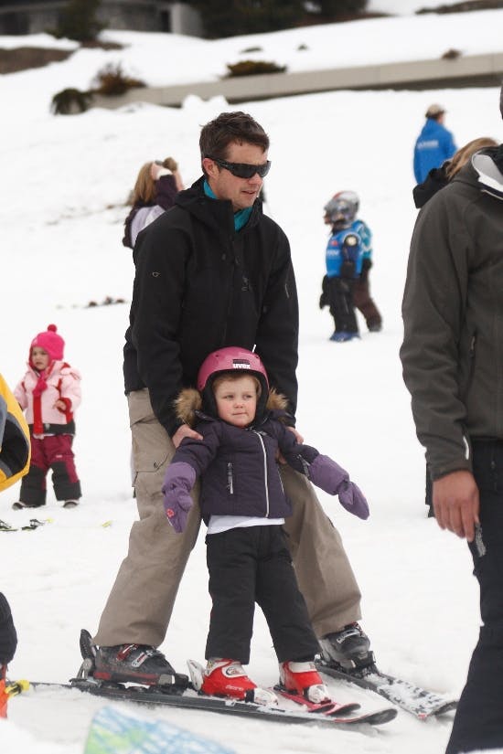 Prinsesse Isabella på skiskole med Frederik