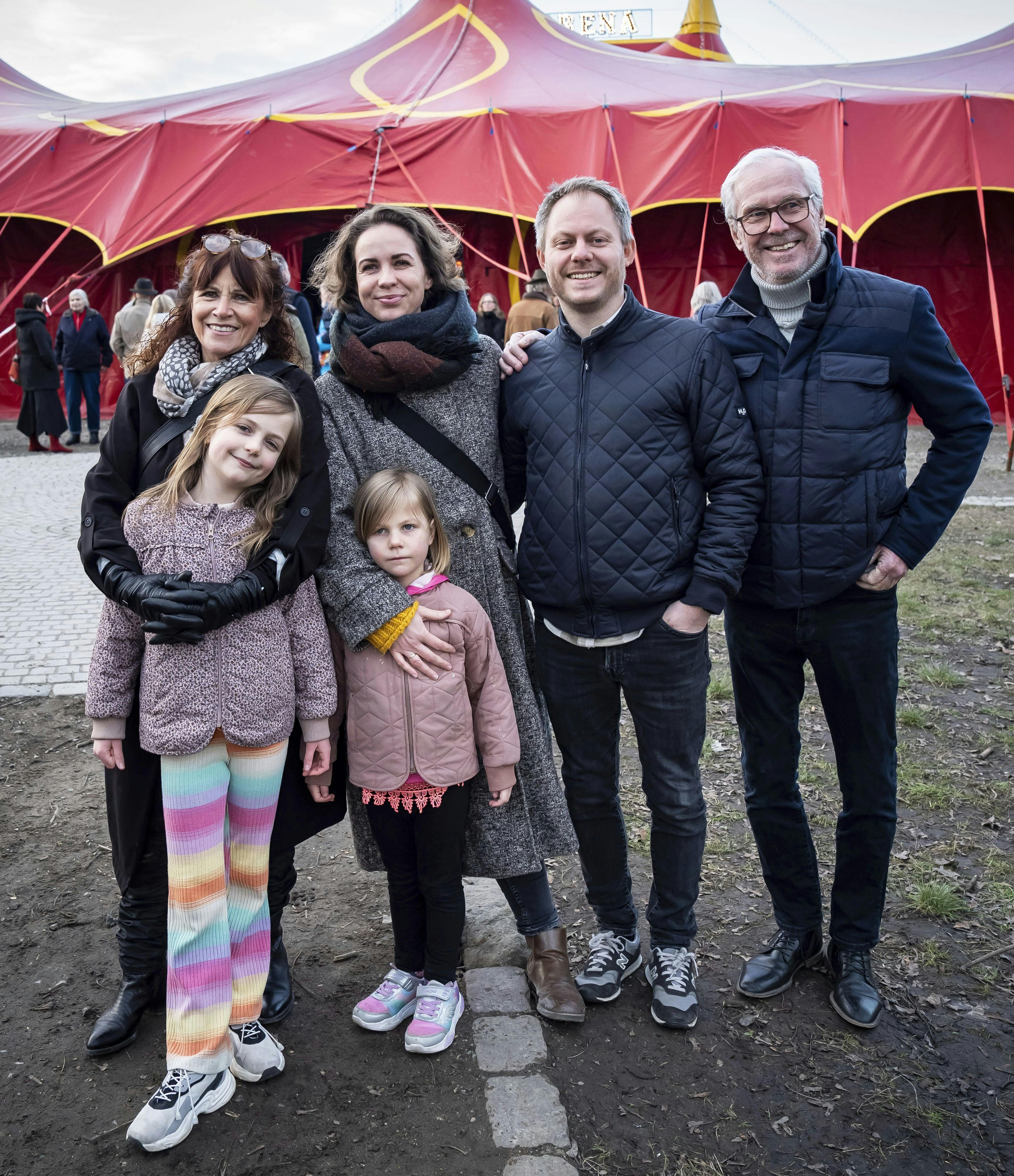 OPGAVE: Premiere på Cirkus Arena STED: BellahøjJOURNALIST: Jan Körner og Laura Dalgård HansenFOTOGRAF: Hanne JuulDATO: 202403025