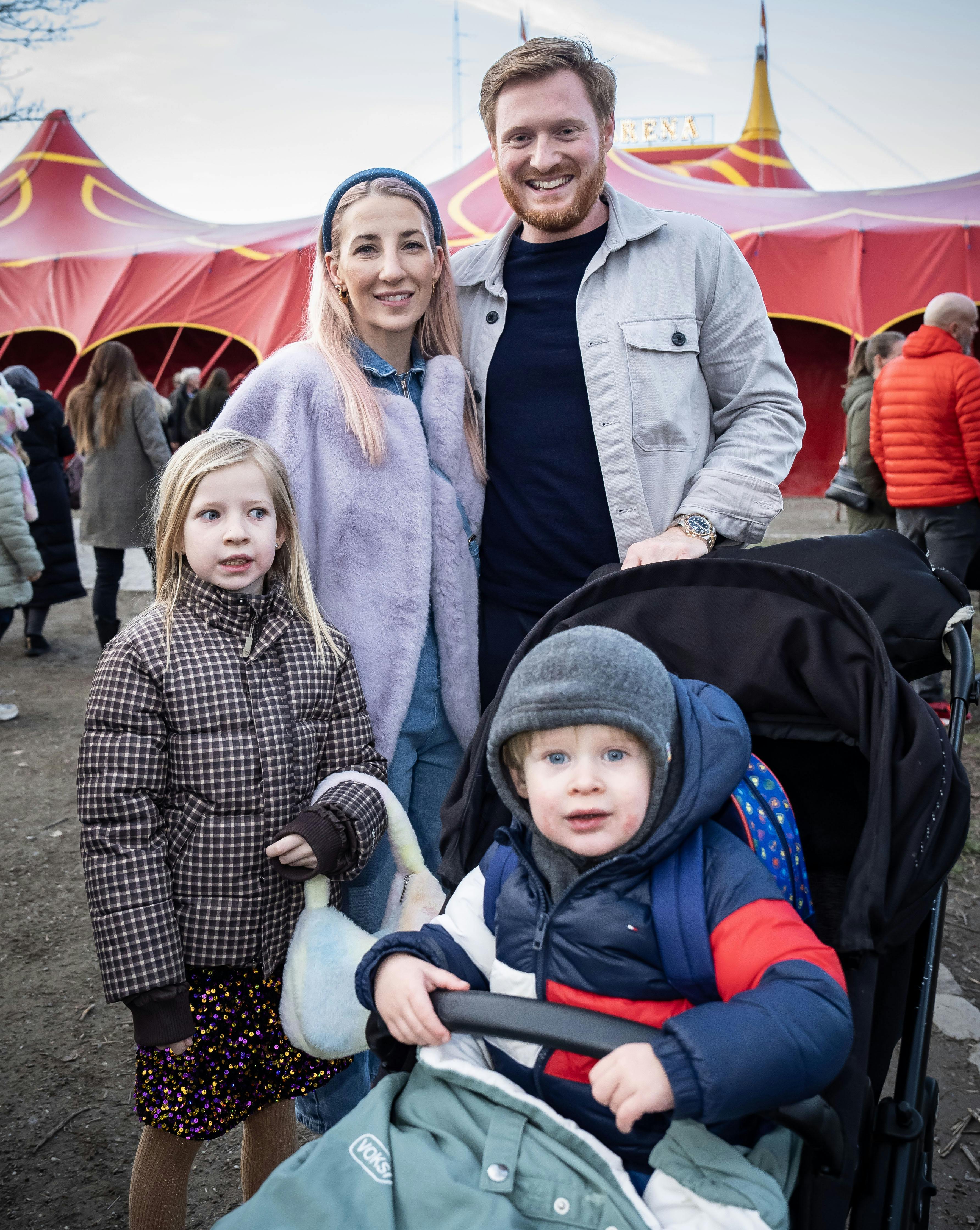 OPGAVE: Premiere på Cirkus Arena STED: BellahøjJOURNALIST: Jan Körner og Laura Dalgård HansenFOTOGRAF: Hanne JuulDATO: 202403025