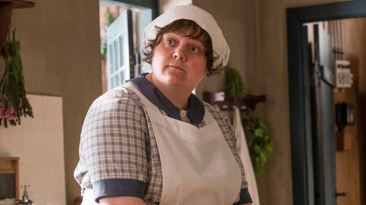 Ena Spottag som Martha i "Badehotellet". 