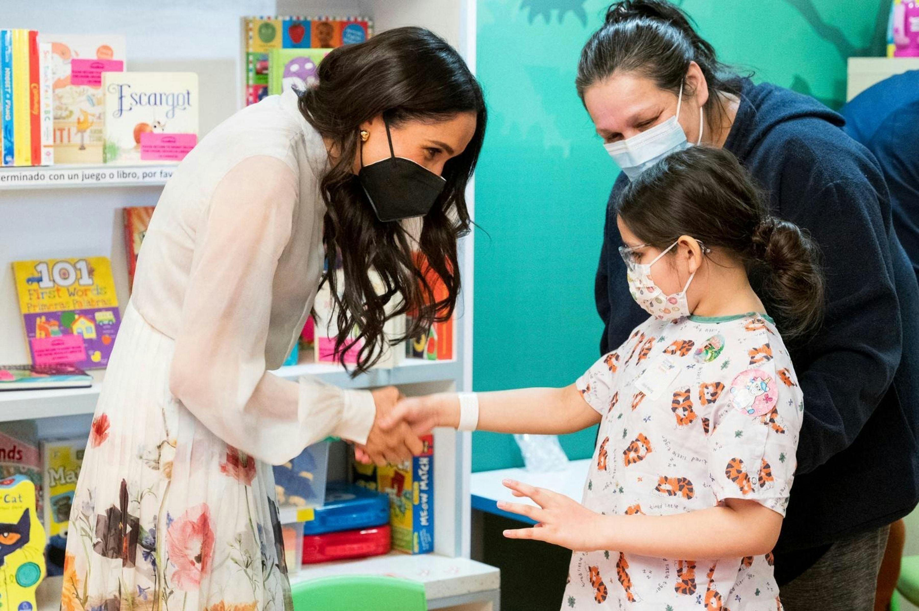 Hertuginde Meghan på besøg på Childrens Hospital Los Angeles