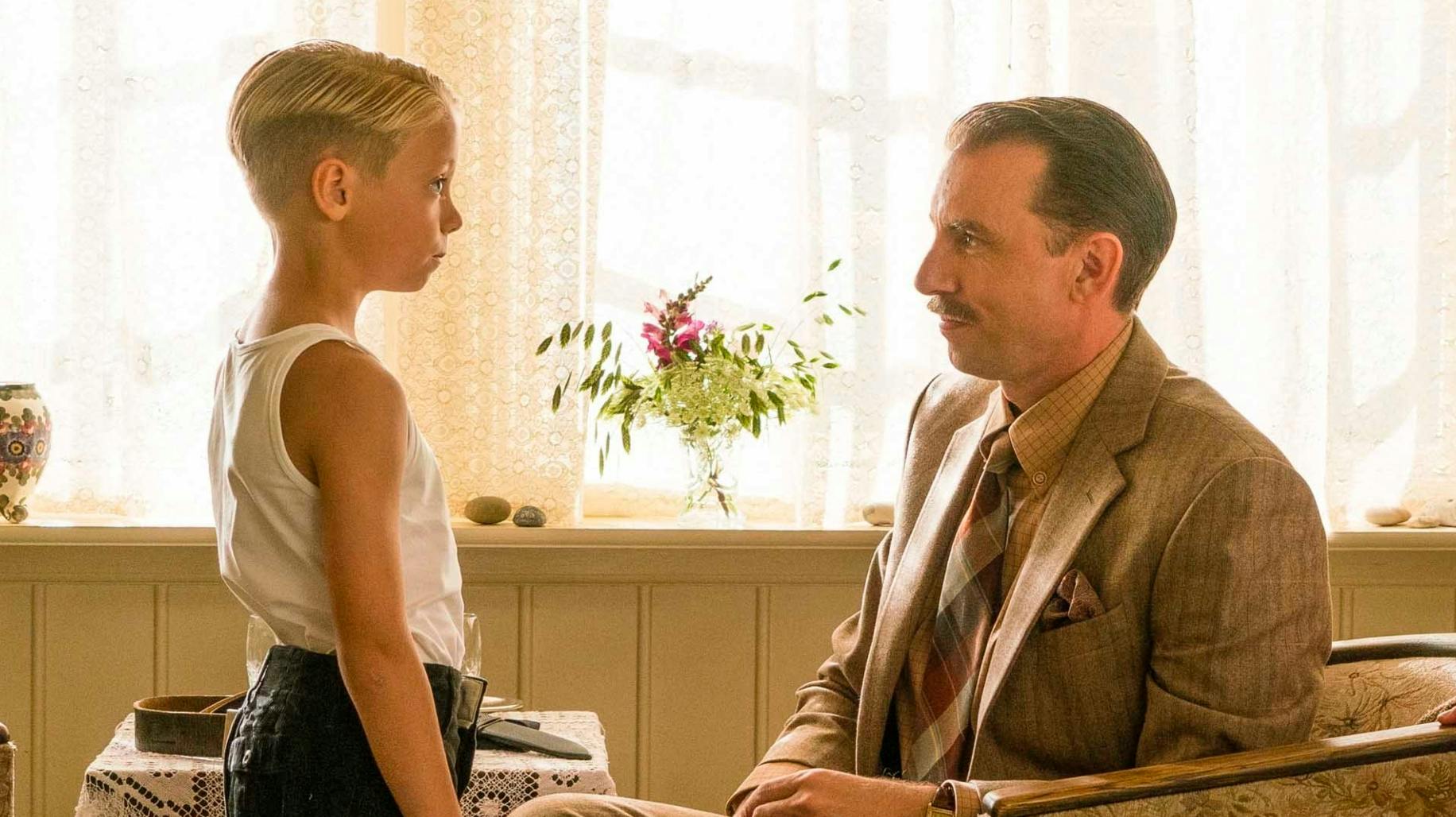 Grev Ditmar med sønnen Wilhelm i "Badehotellet".