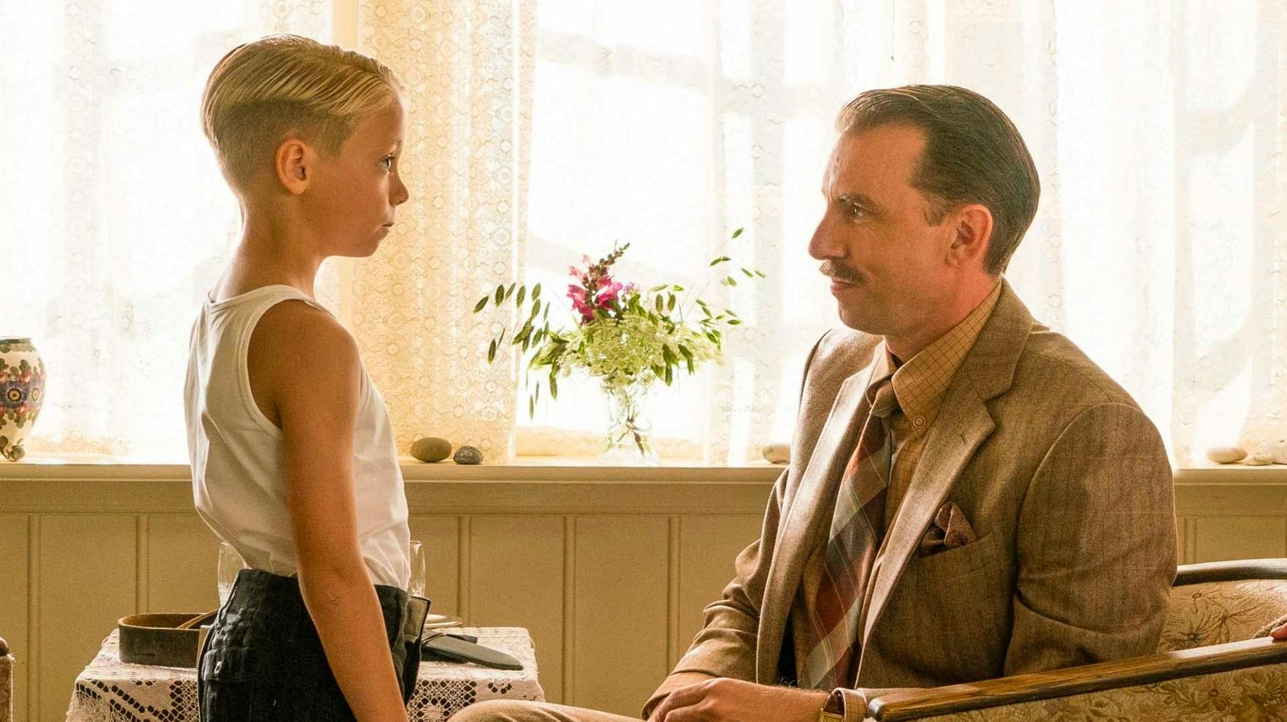 Grev Ditmar med sønnen Wilhelm i "Badehotellet".