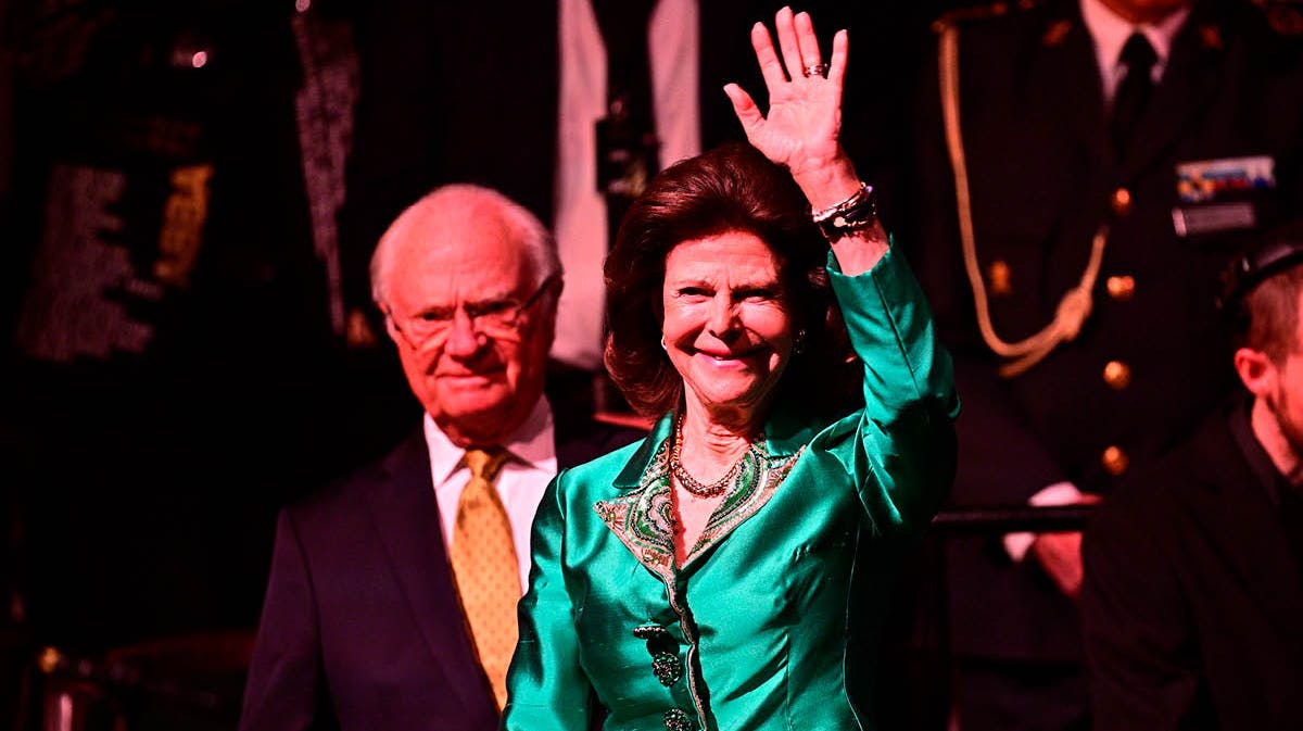 Kong Carl Gustaf og dronning Silvia til ABBA-fest. 