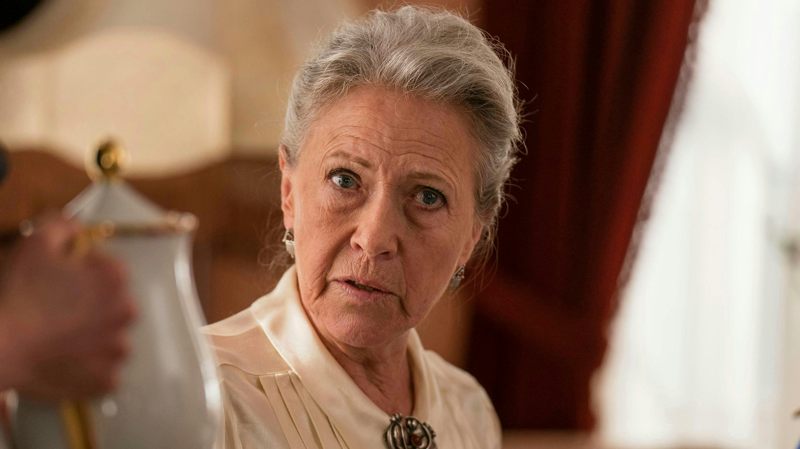 Fru Fjeldsø i "Badehotellet".