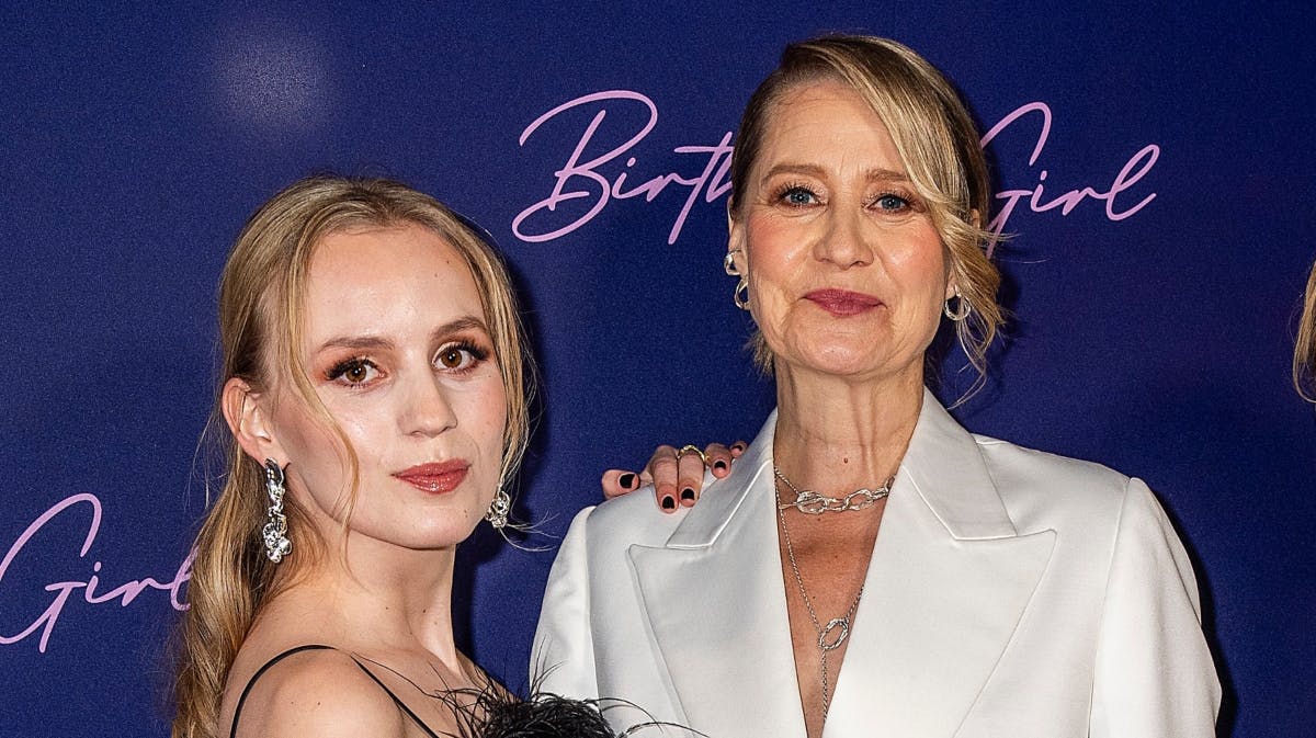 Flora Ofelia Hofmann Lindahl og Trine Dyrholm.