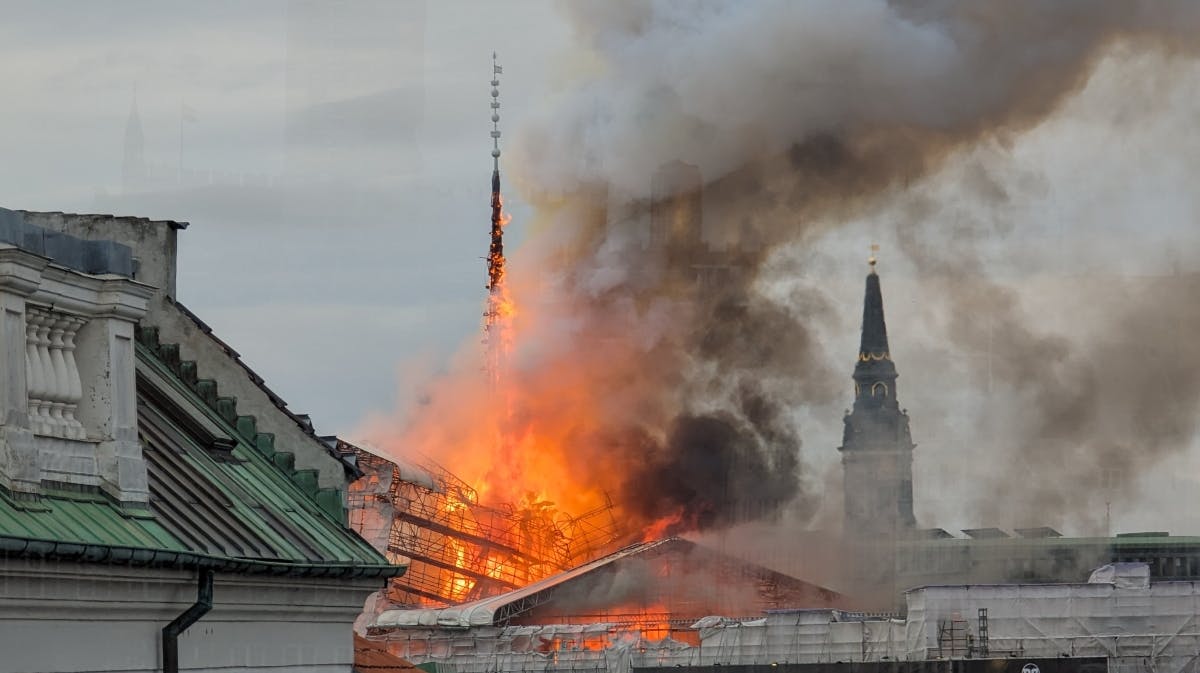 Børsen i København står i flammer.&nbsp;