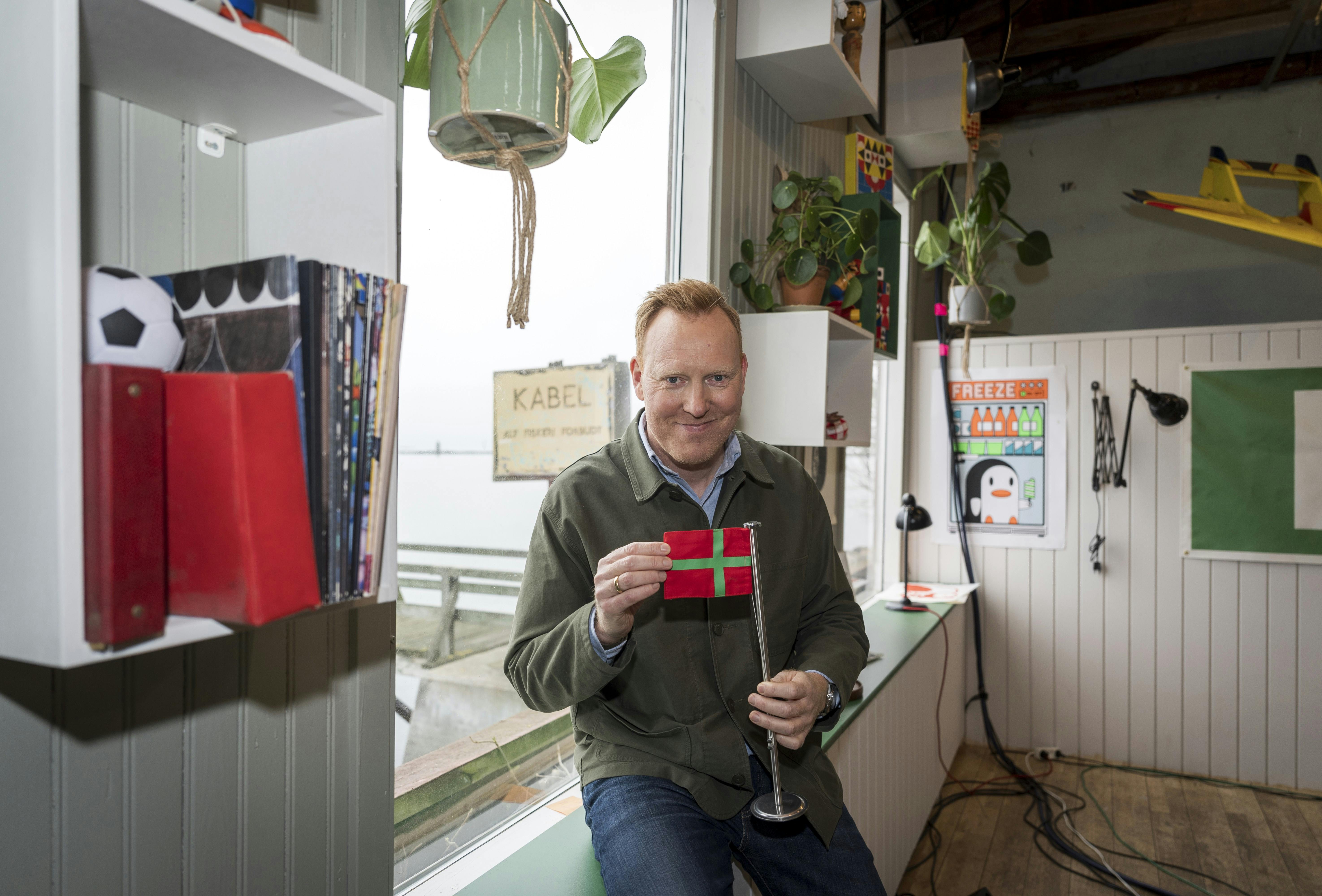 Anders Breinholt med Bornholms flag.