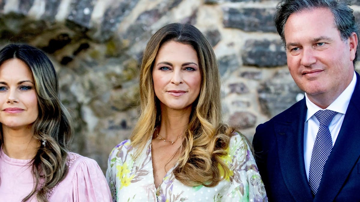 Prinsesse Madeleine mellem svigerinden prinsesse Sofia og manden Chris O'Neill.