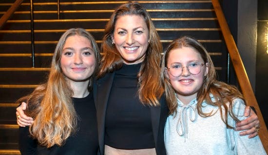 Sara Maria Franch-Mærkedahl med døtrene Kastanje Kirstine (tv) og Vega Marie.