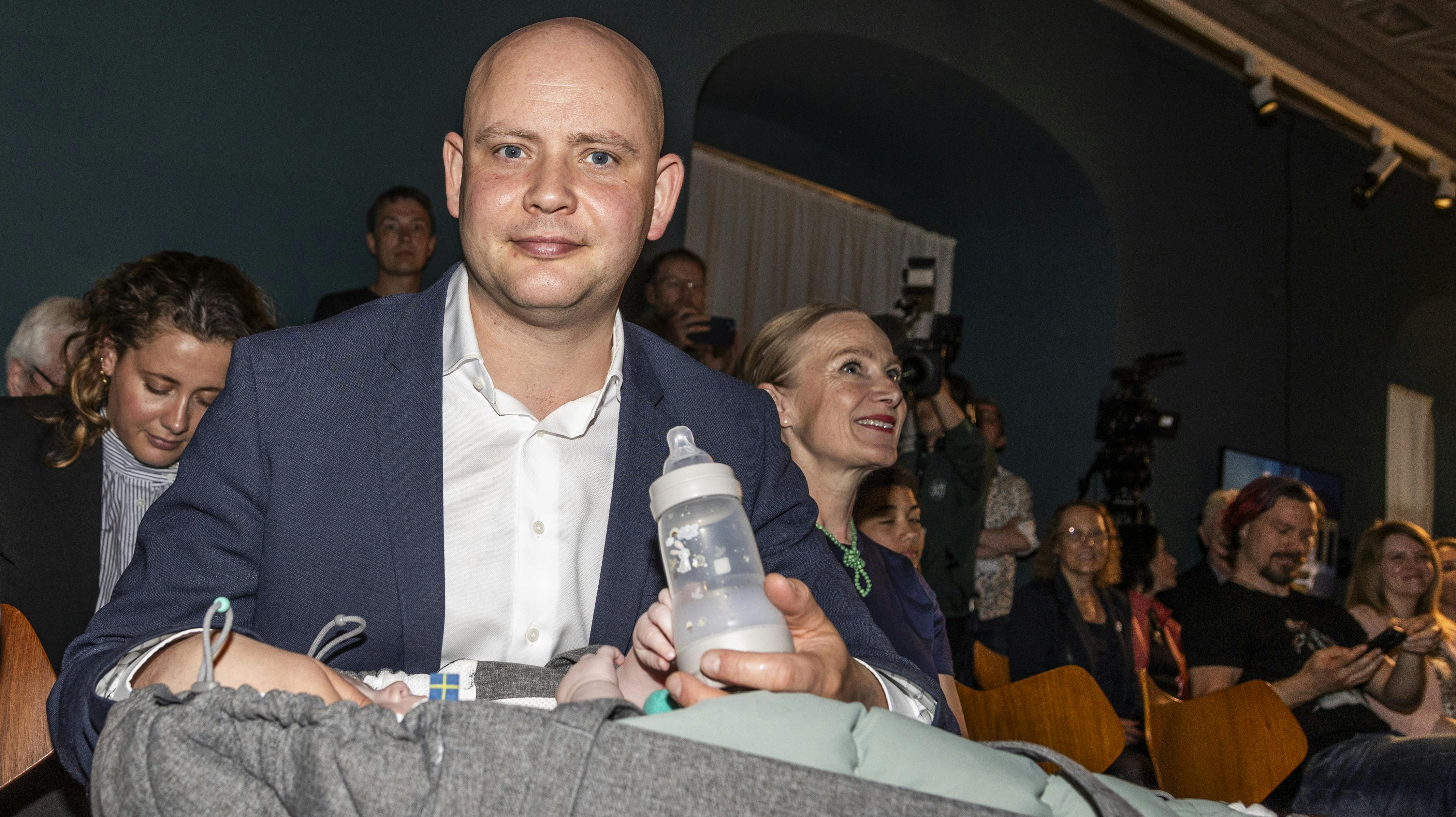 Jakob Engel-Schmidt måtte multitaske, da Olivia undervejs blev sulten. 