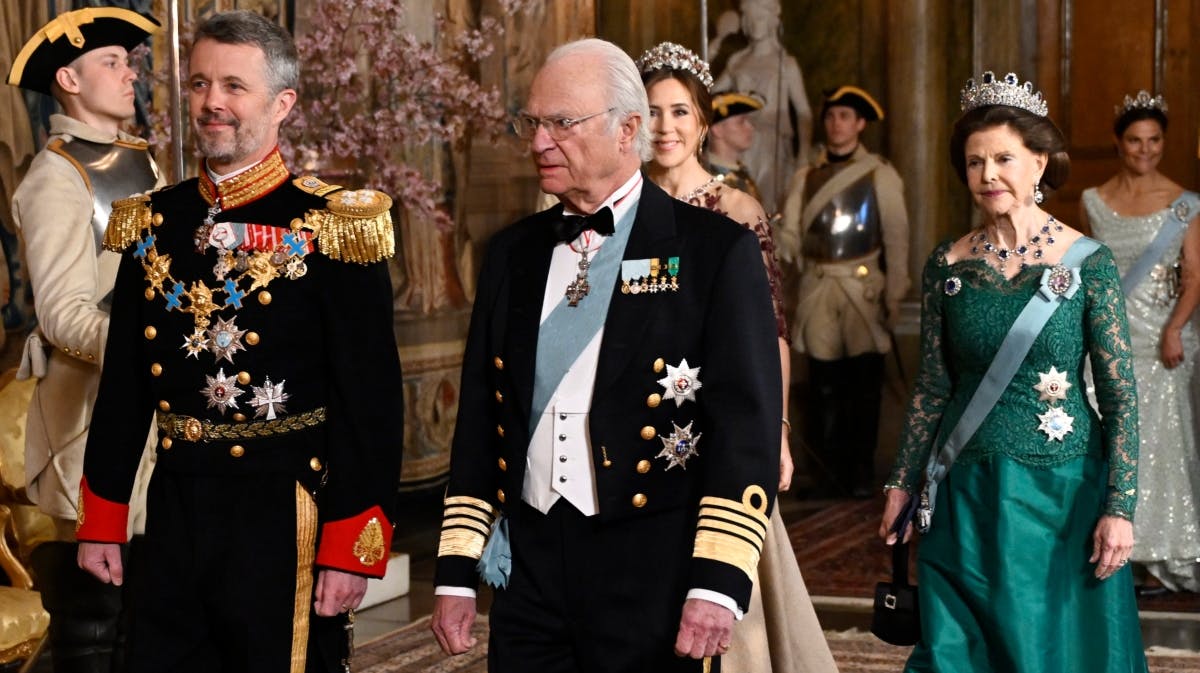 Kong Frederik, kong Carl Gustaf, dronning Mary og dronning Silvia ankommer til Kungliga Slottet. 