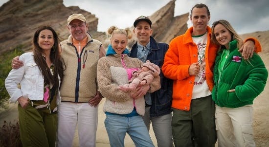 Familien Fredie Pedersen fra venstre: Søs og Mickey Fredie-Pedersen, Gigi og hendes forlovede Michael med deres datter Pixi Li og Sonny med sin forlovede Nika.