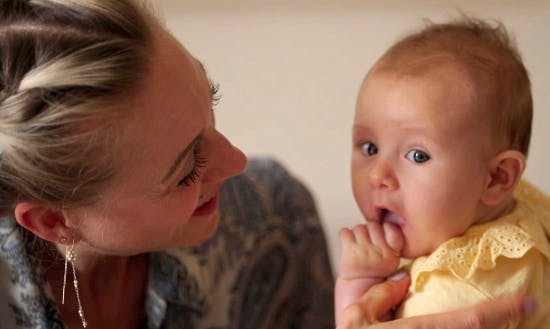 Gigi Fredie Pedersen med datteren Pixi Li.