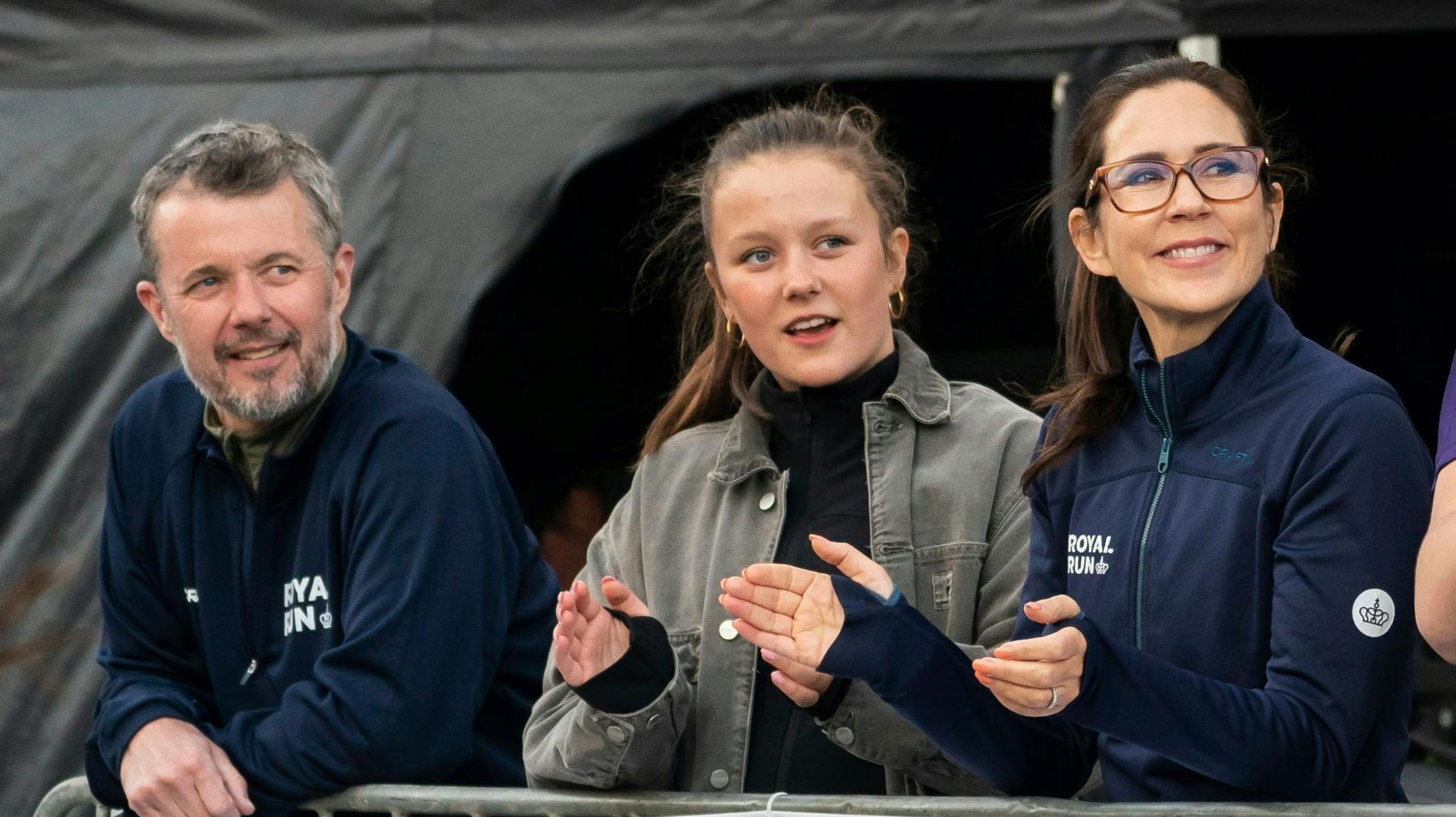 Kong Frederik, prinsesse Isabella og dronning Mary.