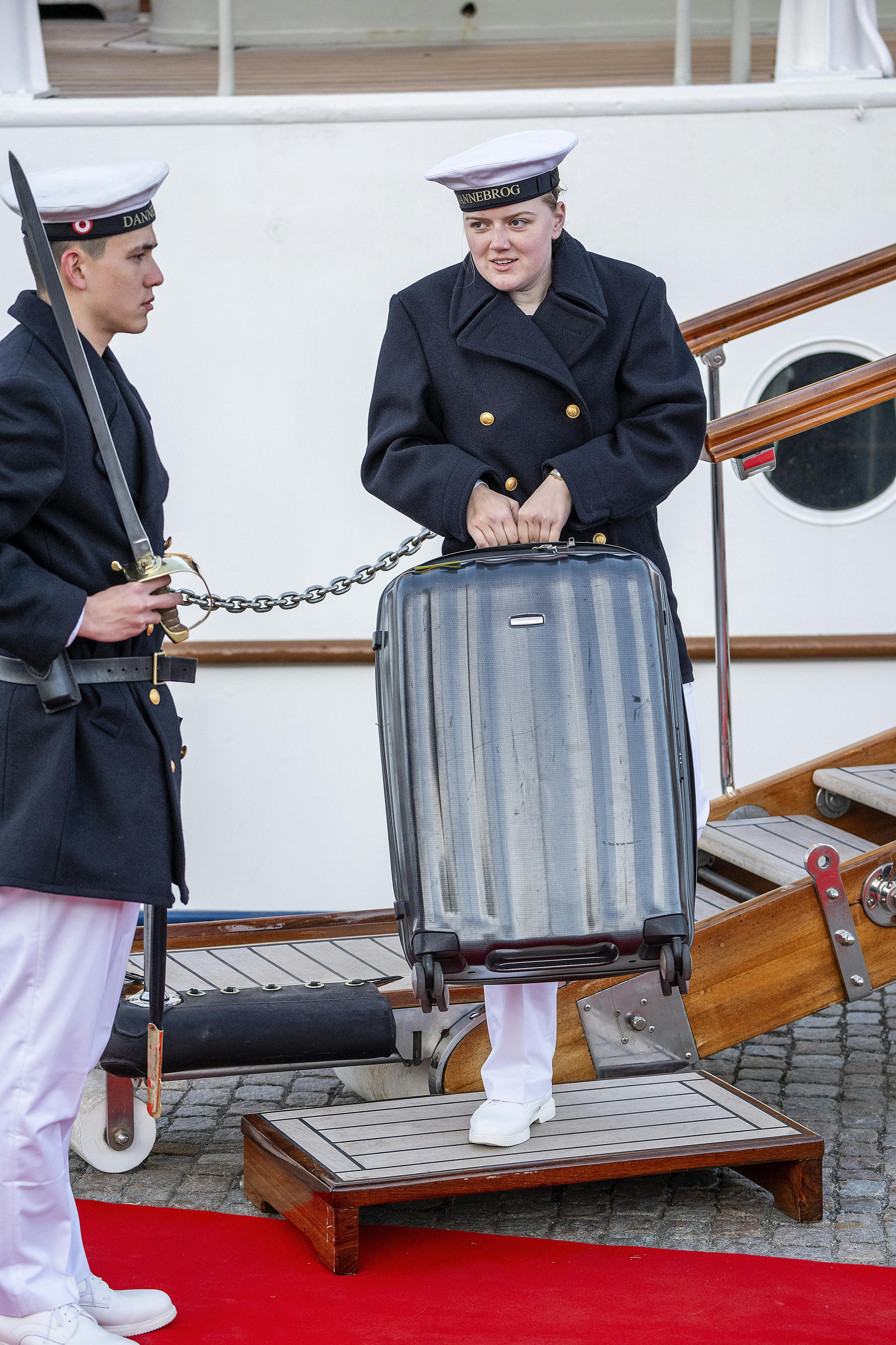 RECEPTION – DANNEBROGEN Their Majesties The King and Queen of Denmark host a reception in honour of Their Majesties The King and Queen of Sweden • PHOTO OPPORTUNITY – Outdoors on the quay. Arrival of the Swedish Royal Family and guests to the yacht.