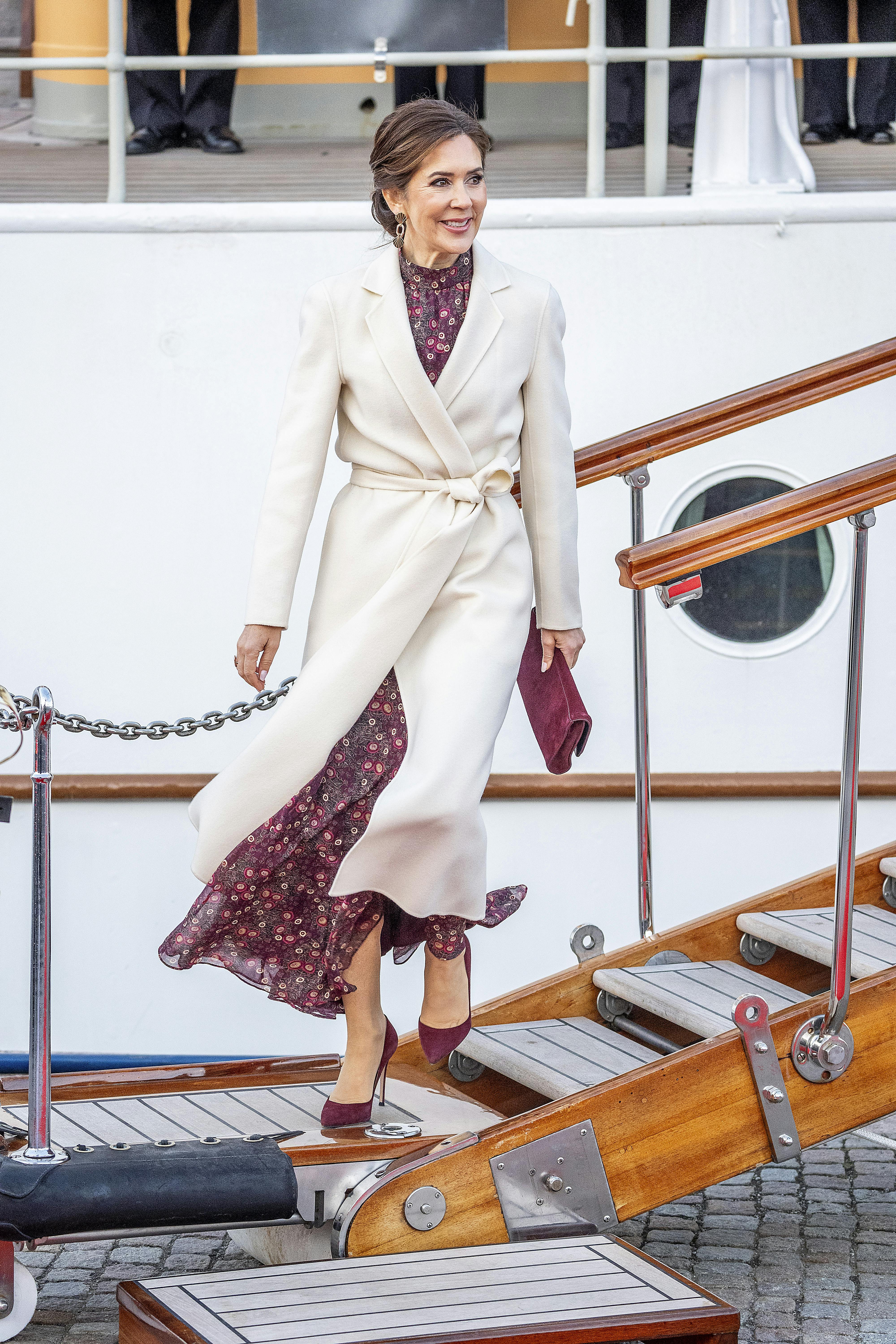 RECEPTION – DANNEBROGEN Their Majesties The King and Queen of Denmark host a reception in honour of Their Majesties The King and Queen of Sweden • PHOTO OPPORTUNITY – Outdoors on the quay. Arrival of the Swedish Royal Family and guests to the yacht.