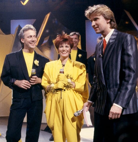 Kirsten Siggaard og Søren Bundgaard sammen med Jørgen de Mylius ved sejren i Dansk Melodi Grand Prix i 1988 