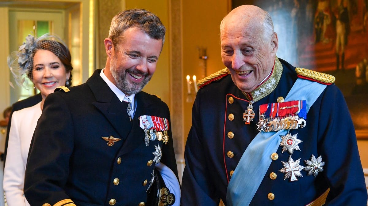 Det danske kongepar fik en varm velkomst på slottet i Oslo.