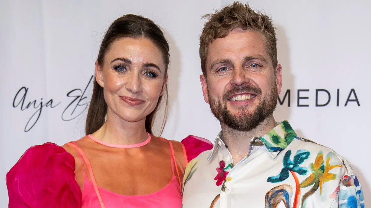 Kasper Og Stephanie Fisker Overrasket På Direkte Tv Billed Bladet