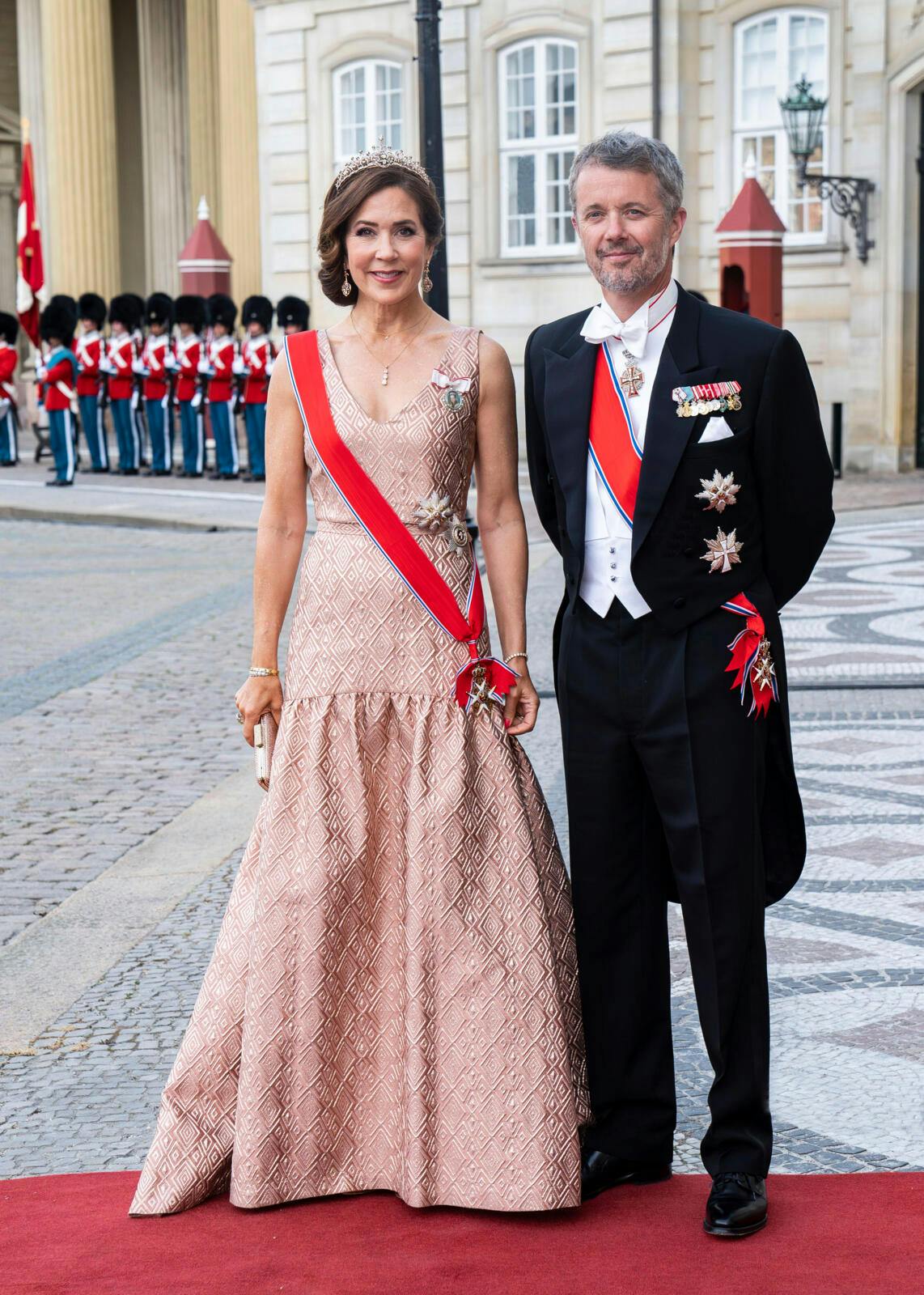 Dronning Mary med samme halskæde