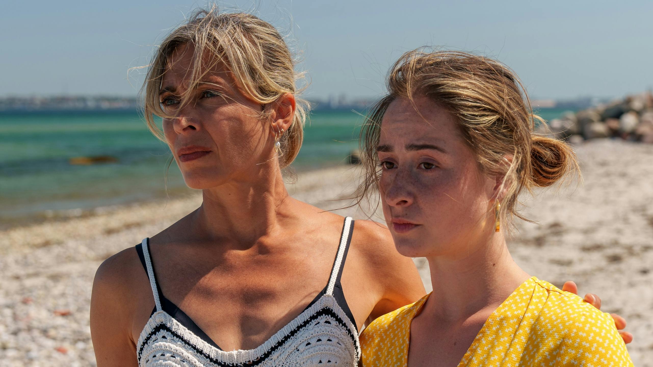 Laura Drasbæks karakter Marianne med datteren Laura i "Sommerdahl".