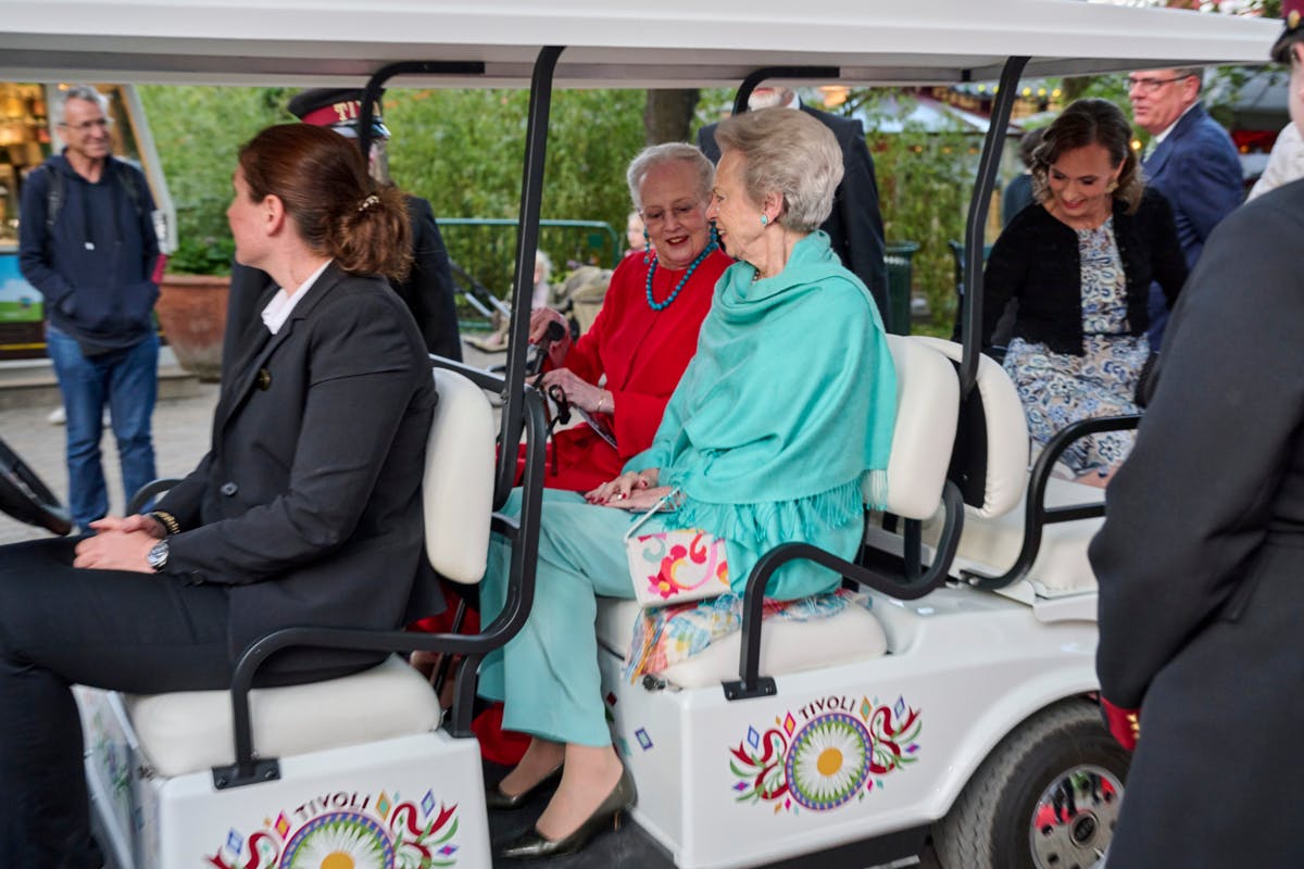 Opgavebeskrivelse: Dronning Margrethe og prinsesse Benedikte overværer premiere på Hamburg BalletSted: Tivoli, KøbenhavnFotograf: Lars H. LaursenJournalist: UdenOptagelsedato: 2024.05.16