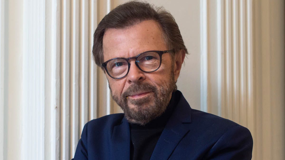 Se billedet: Björn Ulvaeus på den røde løber med sin danske kæreste