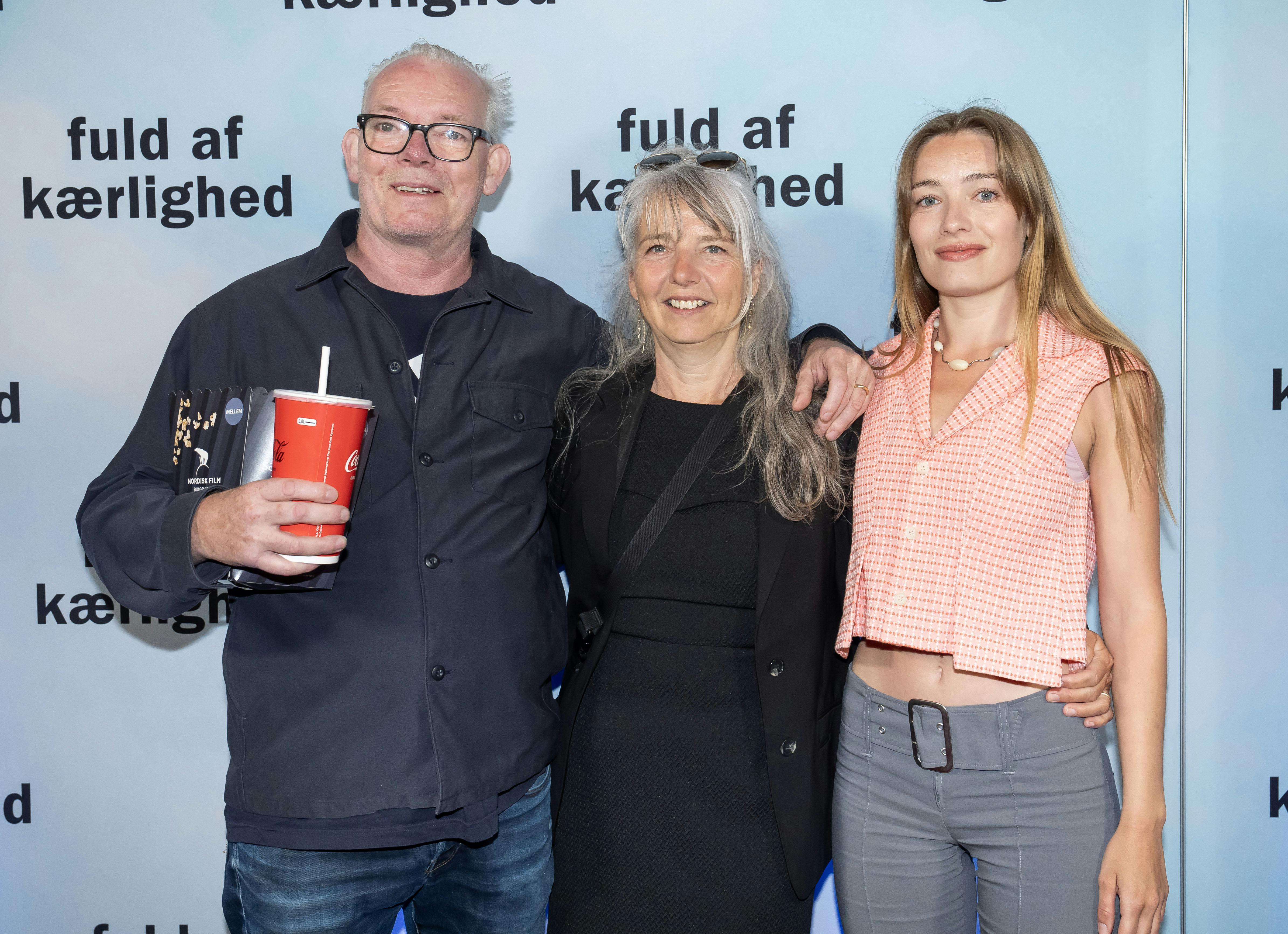 OPGAVE: Premiere på “ Fuld af kærlighed”STED:  PaladsJOURNALIST: Helle Skram de Fries og Tanja LarsenFOTOGRAF: © Hanne Juul/ Aller Foto & VideoDATO: 20240521