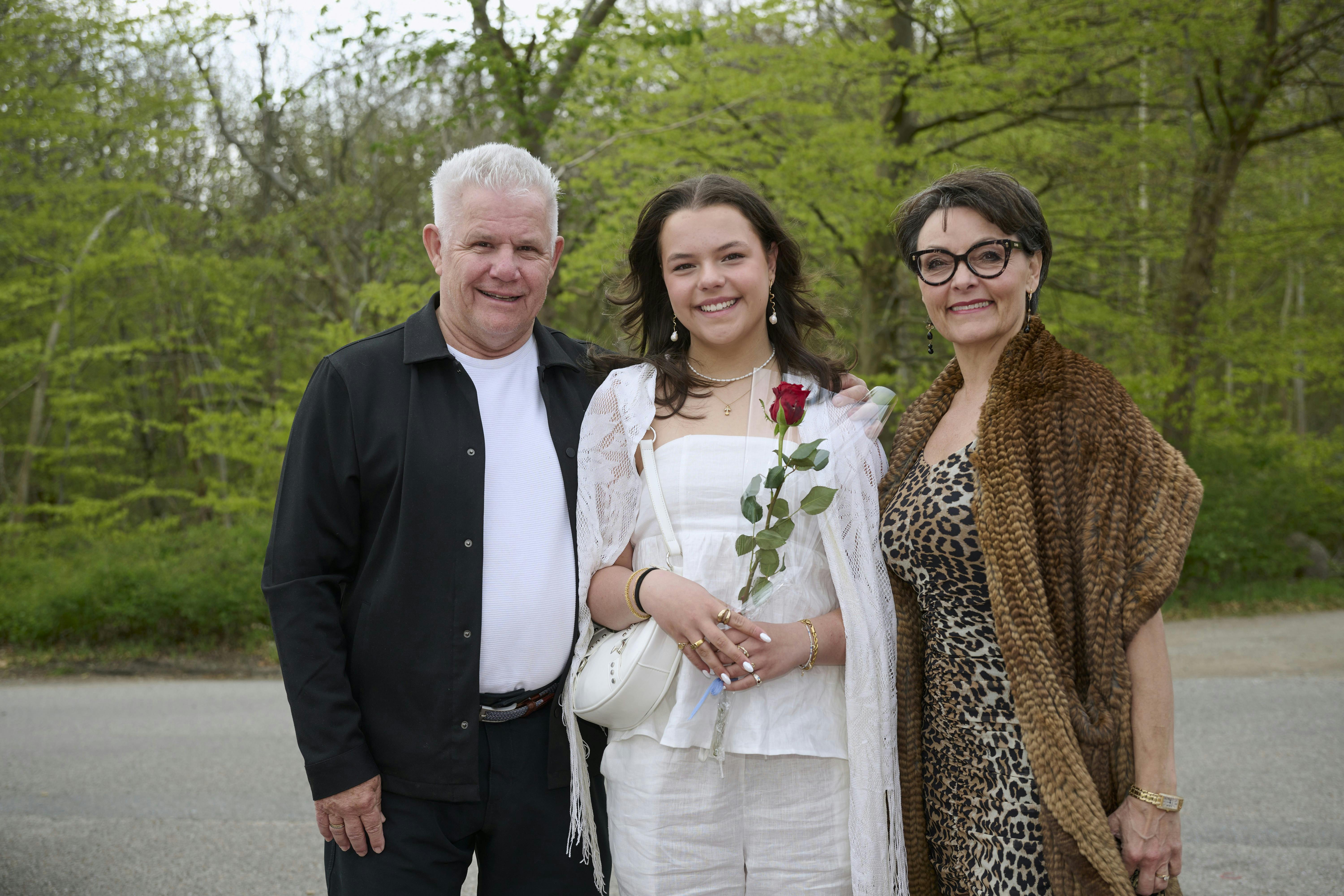 Opgavebeskrivelse: Anders Bircows datter, Julia, konfirmationSted: Gl. Holte Kirke, HolteFotograf: Lars H.LaursenJournalist: Ulrik UlriksenOptagelsedato: 2023.05.06