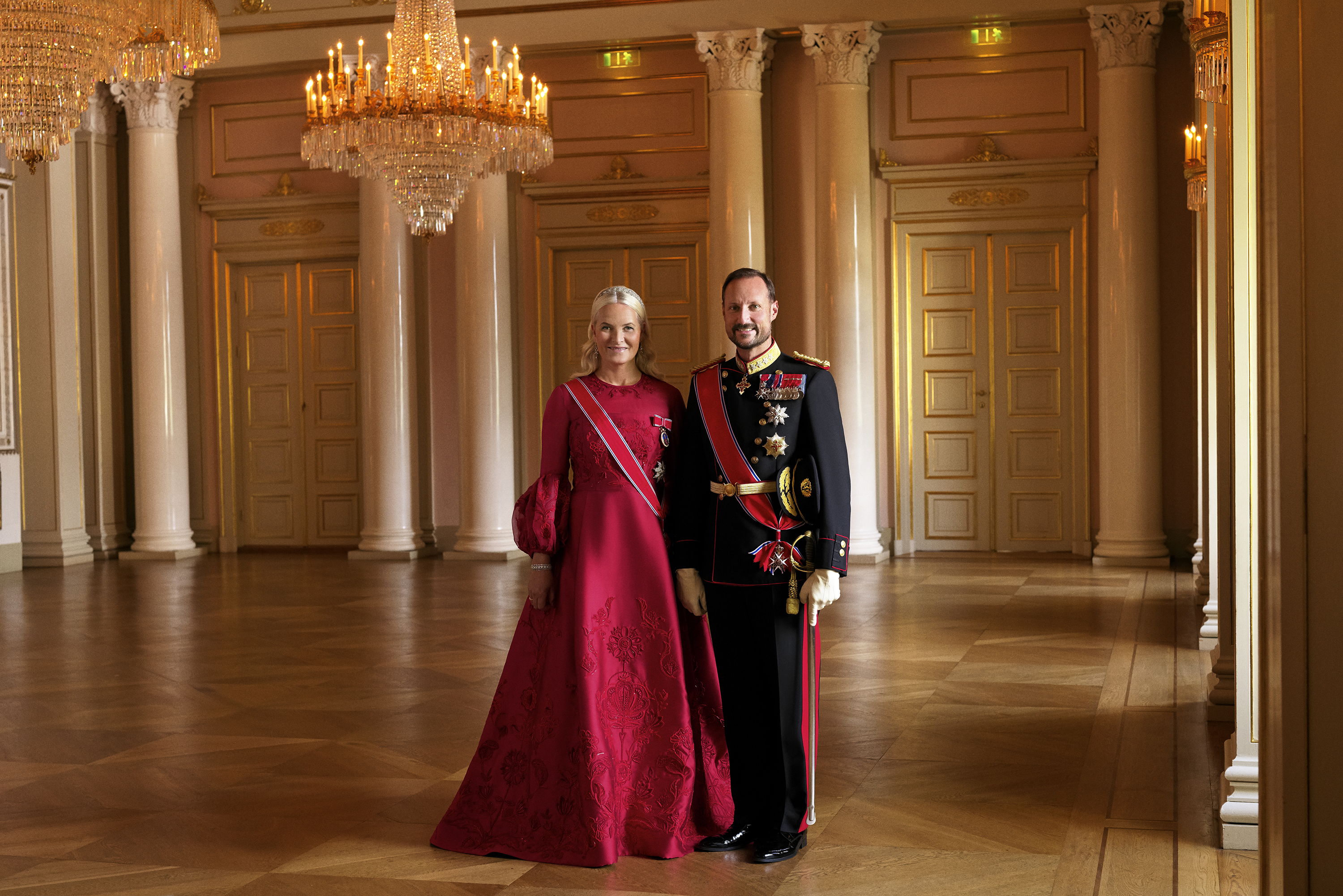 wow-kronprins-haakon-og-kronprinsesse-mette-marit-str-ler-p-hidtil