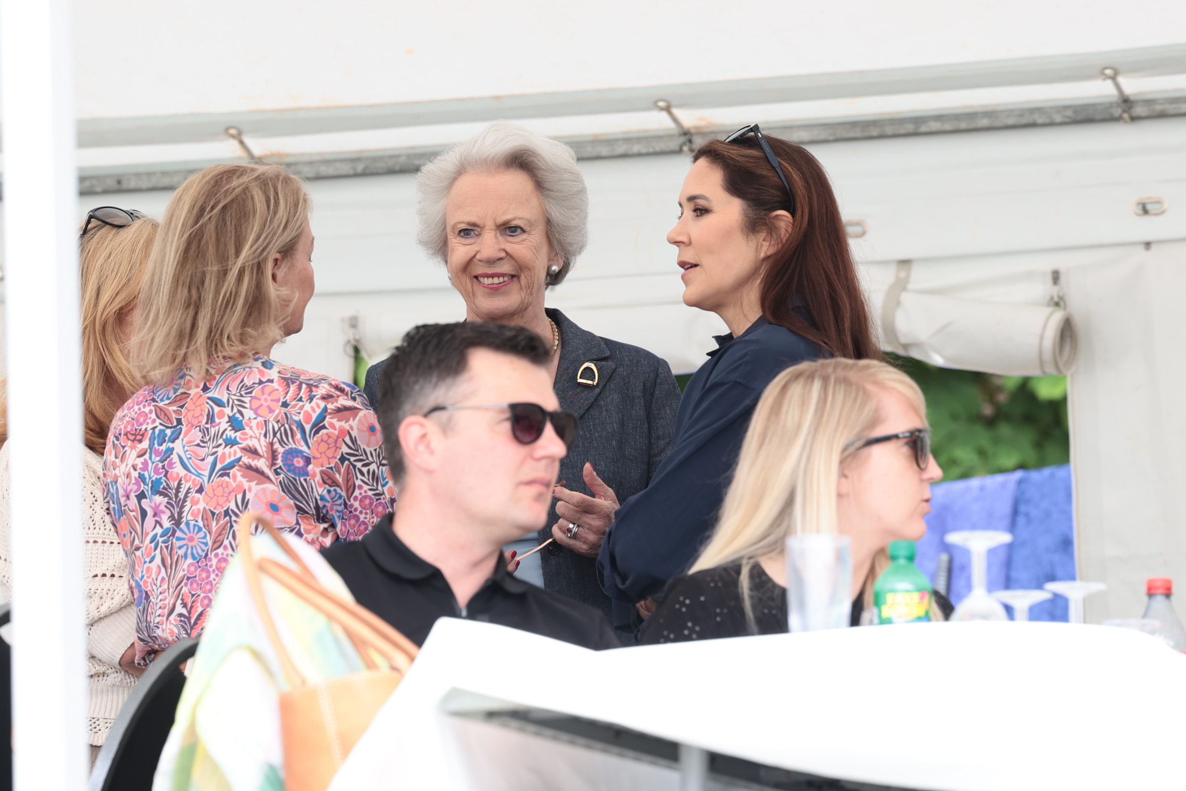 Dronning Mary og prinsesse Benedikte til DM i dressur