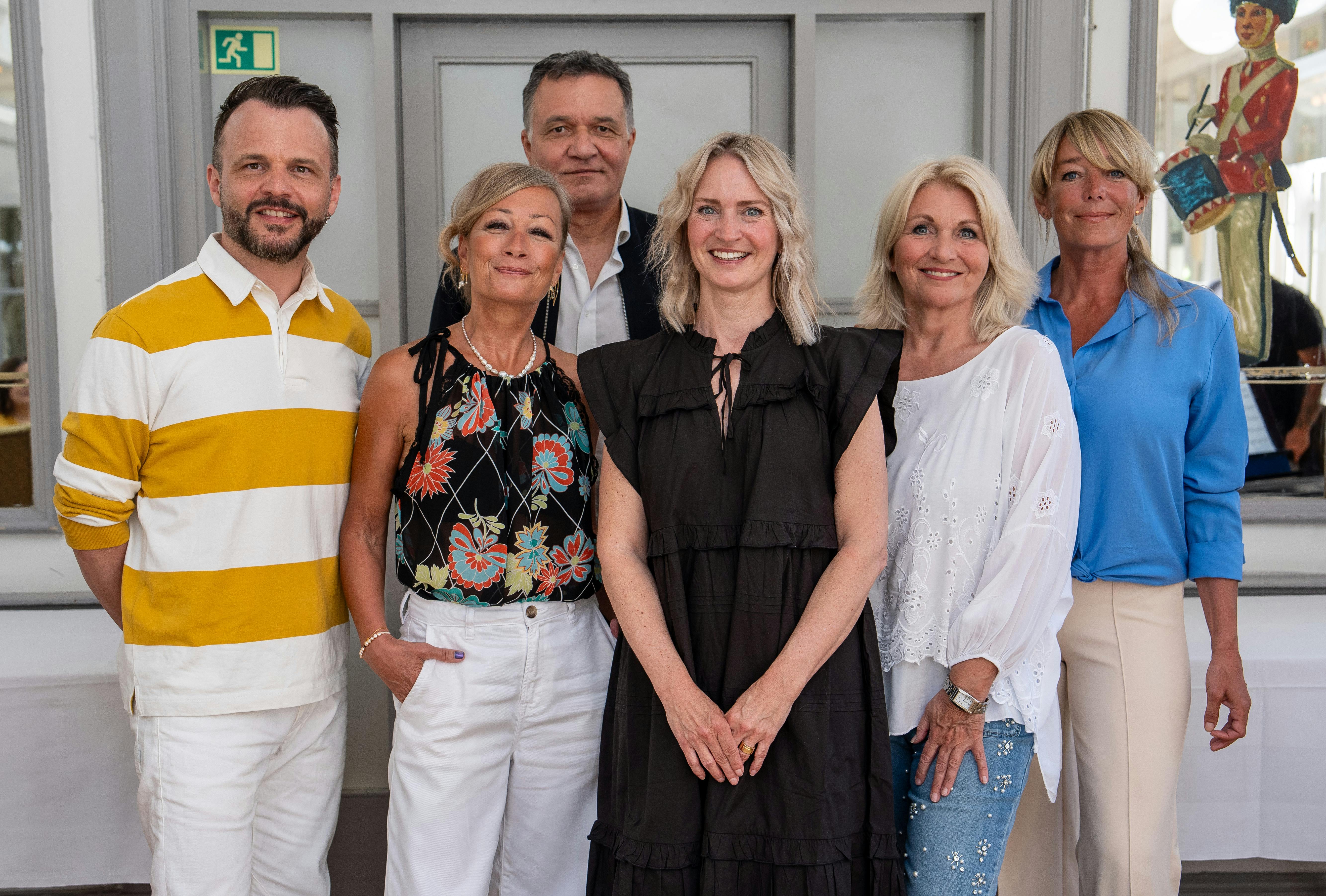 Maria Montell, Annette Heick, Bryan Rice, Michael Carøe, Lonnie Kjer og Gry optræder over sommeren ved "Syng med" i Tivoli.