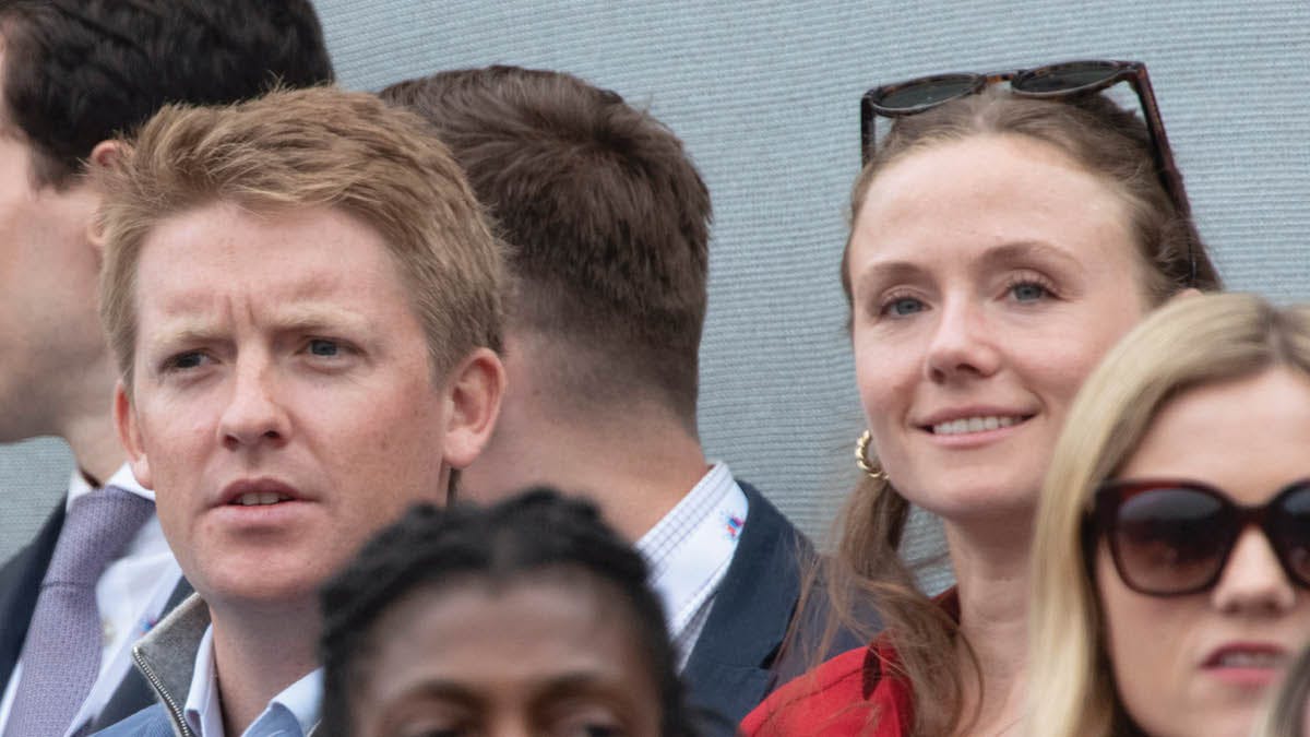 Hugh Grosvenor og Olivia Henson fotograferet til festligheder i forbindelse med dronning Elizabeths platinjubilæm i 2023.