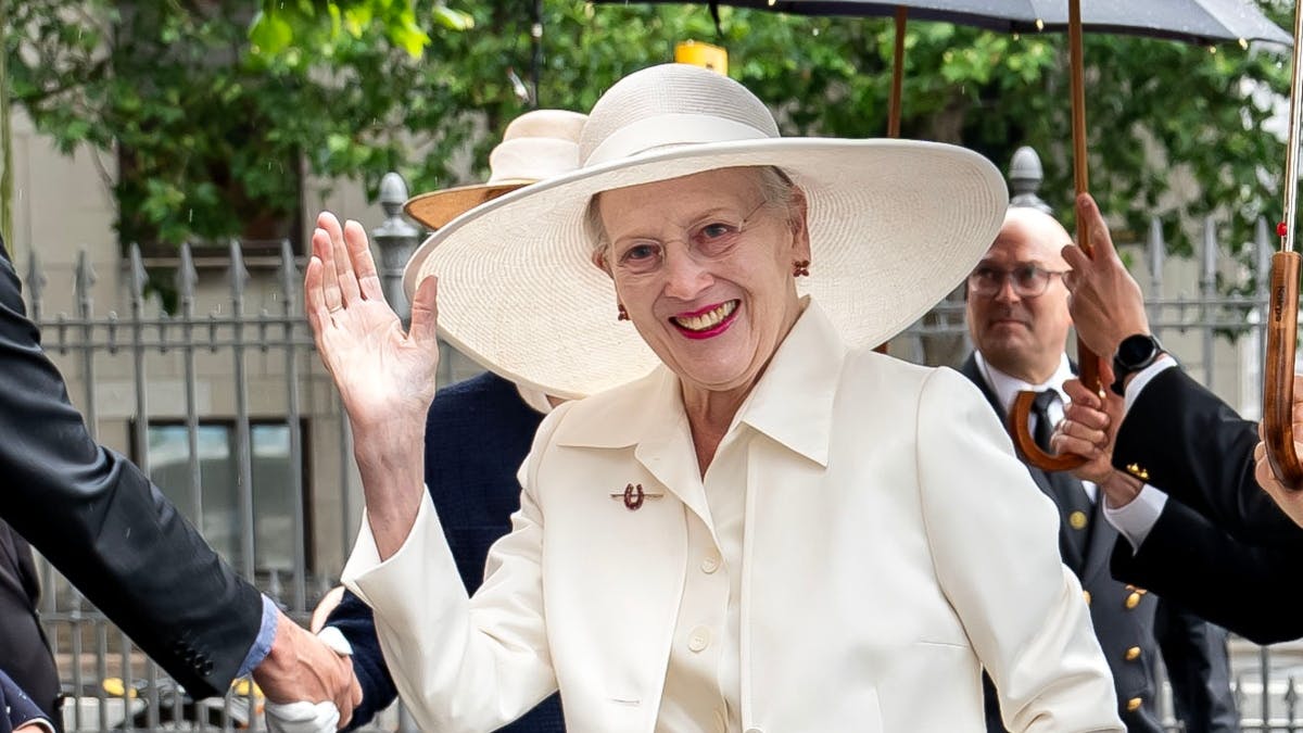 Dronning Margethe ankommer til festgudstjenesten i Holmens Kirke onsdag.&nbsp;