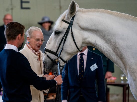 Dronning Margrethe med sin hest Avanti.